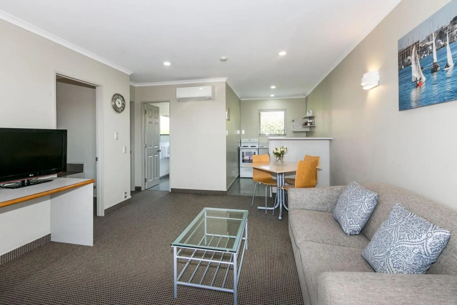 Photo of the whole room in Fairley Motor Lodge