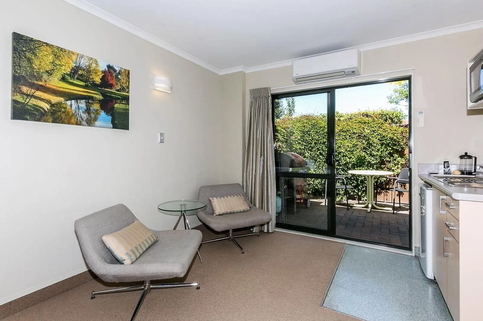 Day in Fairley Motor Lodge