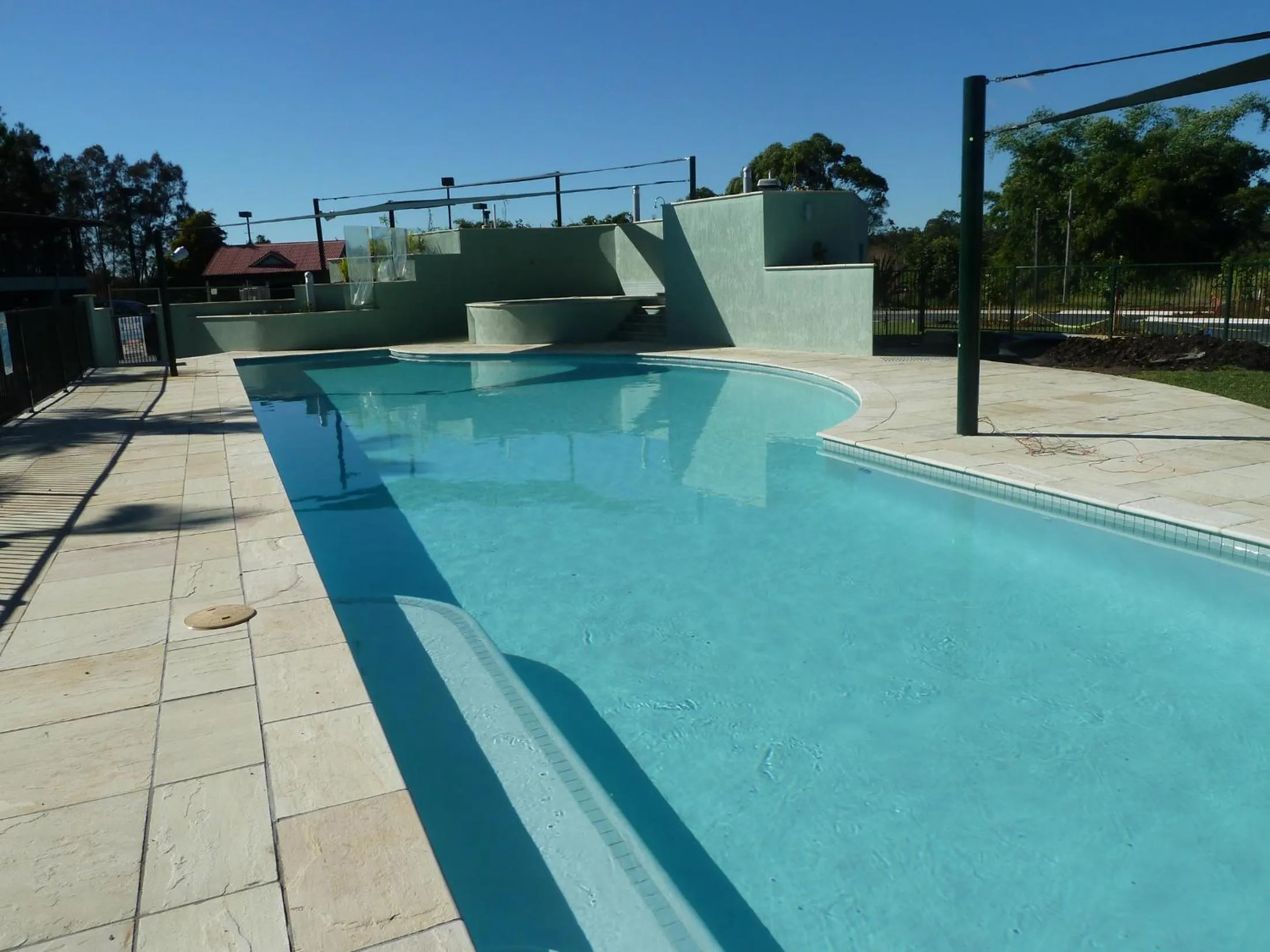 Swimming pool in Puffers Inn