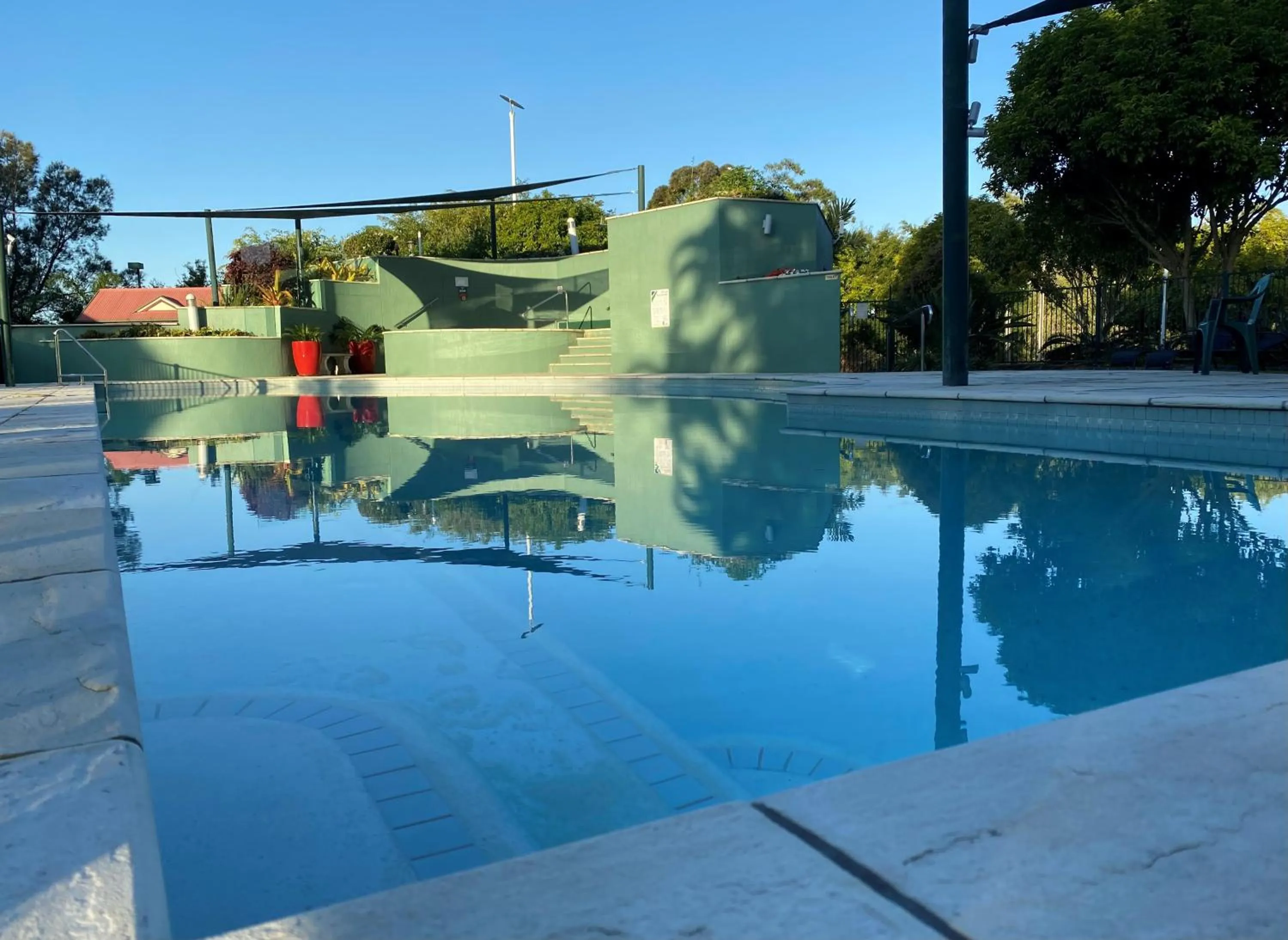 Swimming pool in Puffers Inn