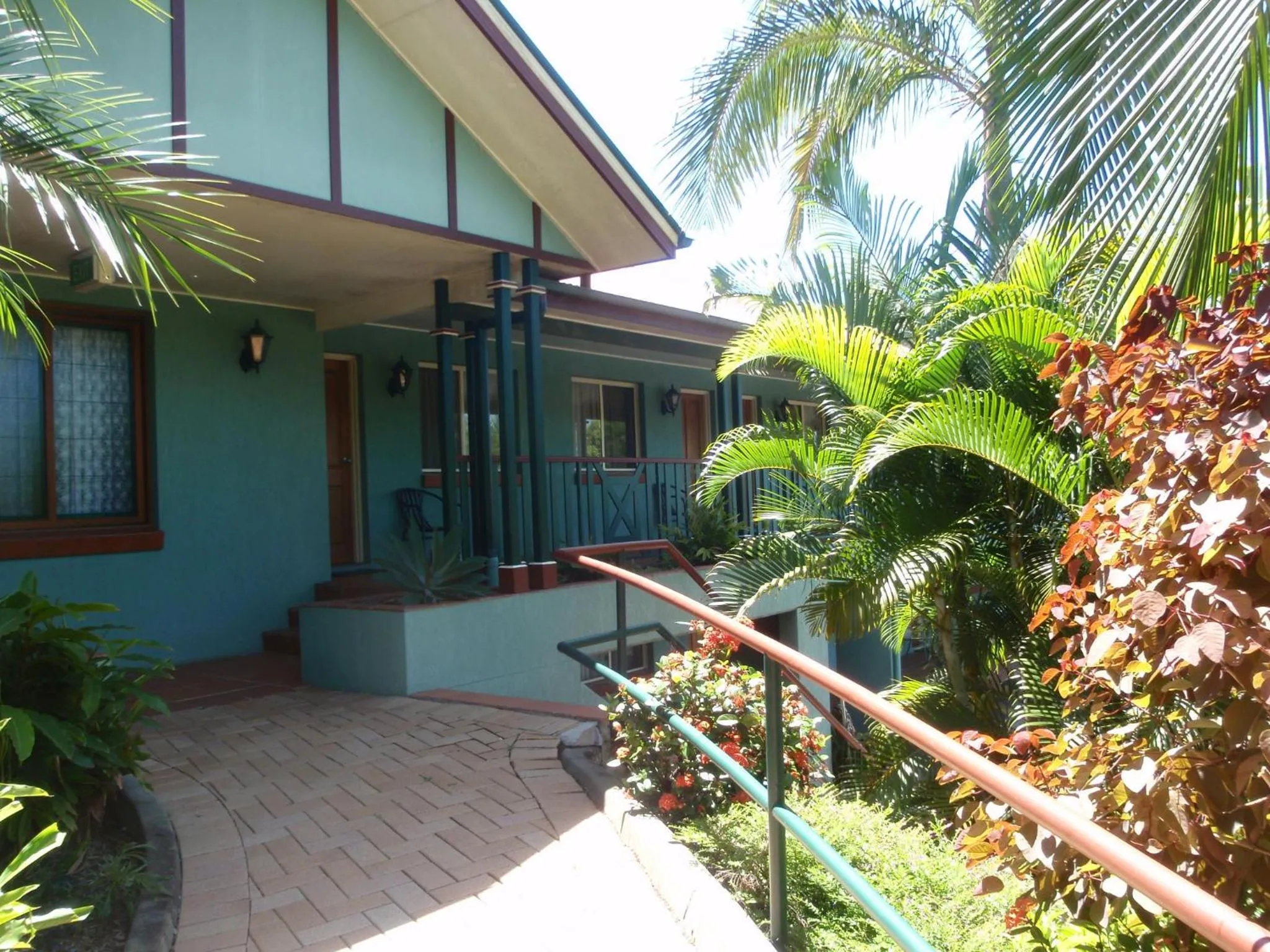 Facade/entrance in Puffers Inn