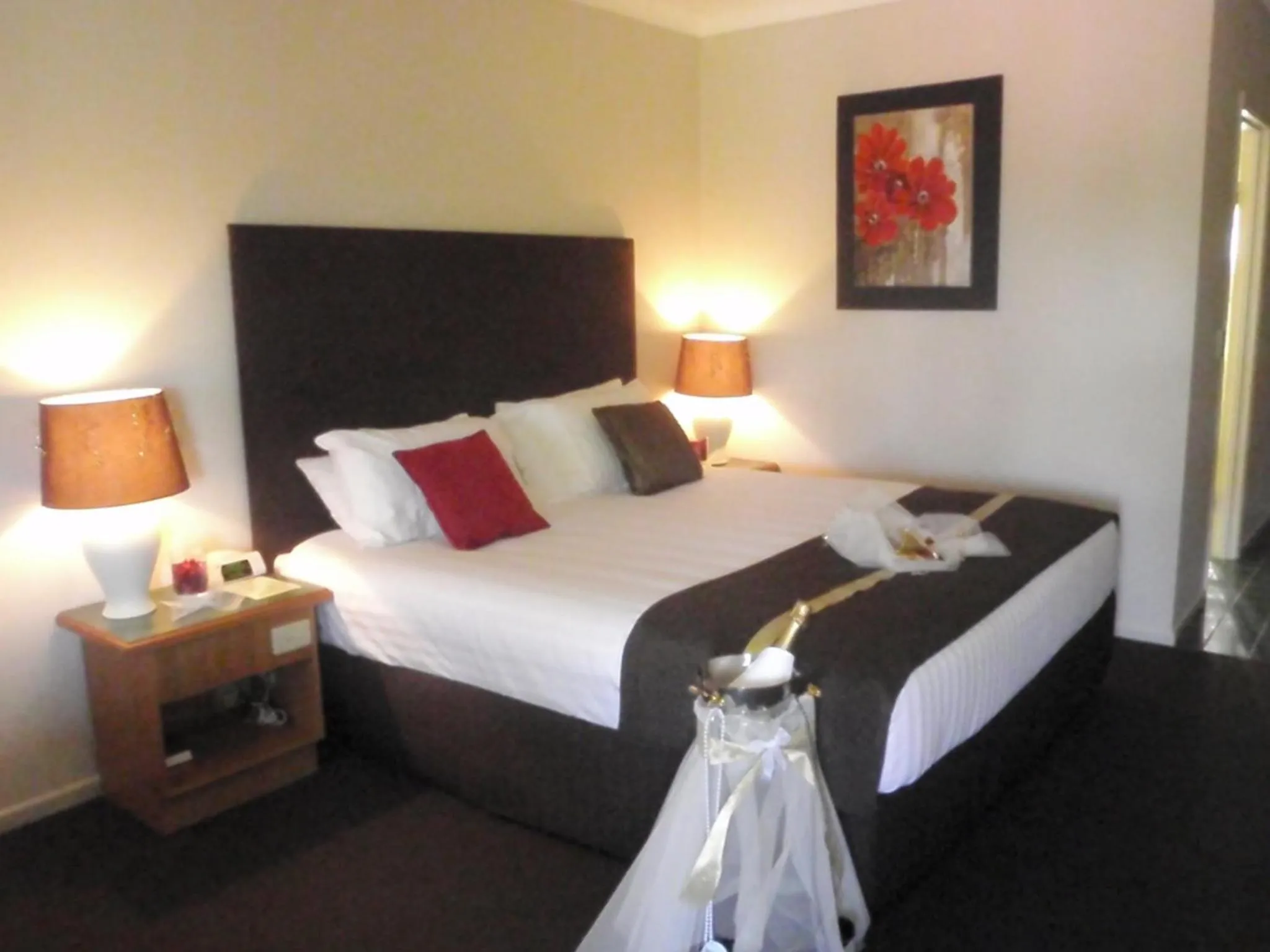 Photo of the whole room, Bed in Puffers Inn