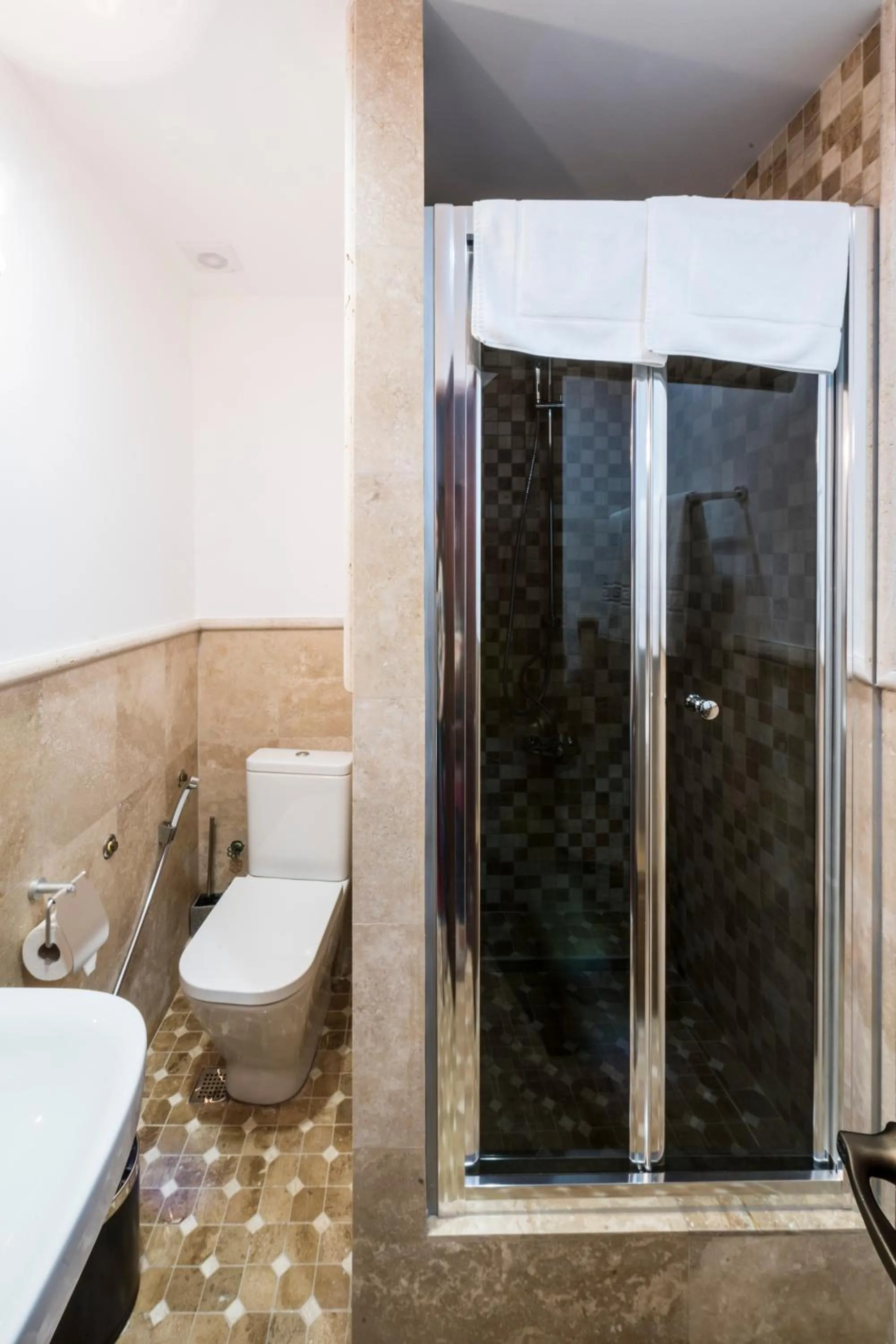 Shower in Hotel Kopala