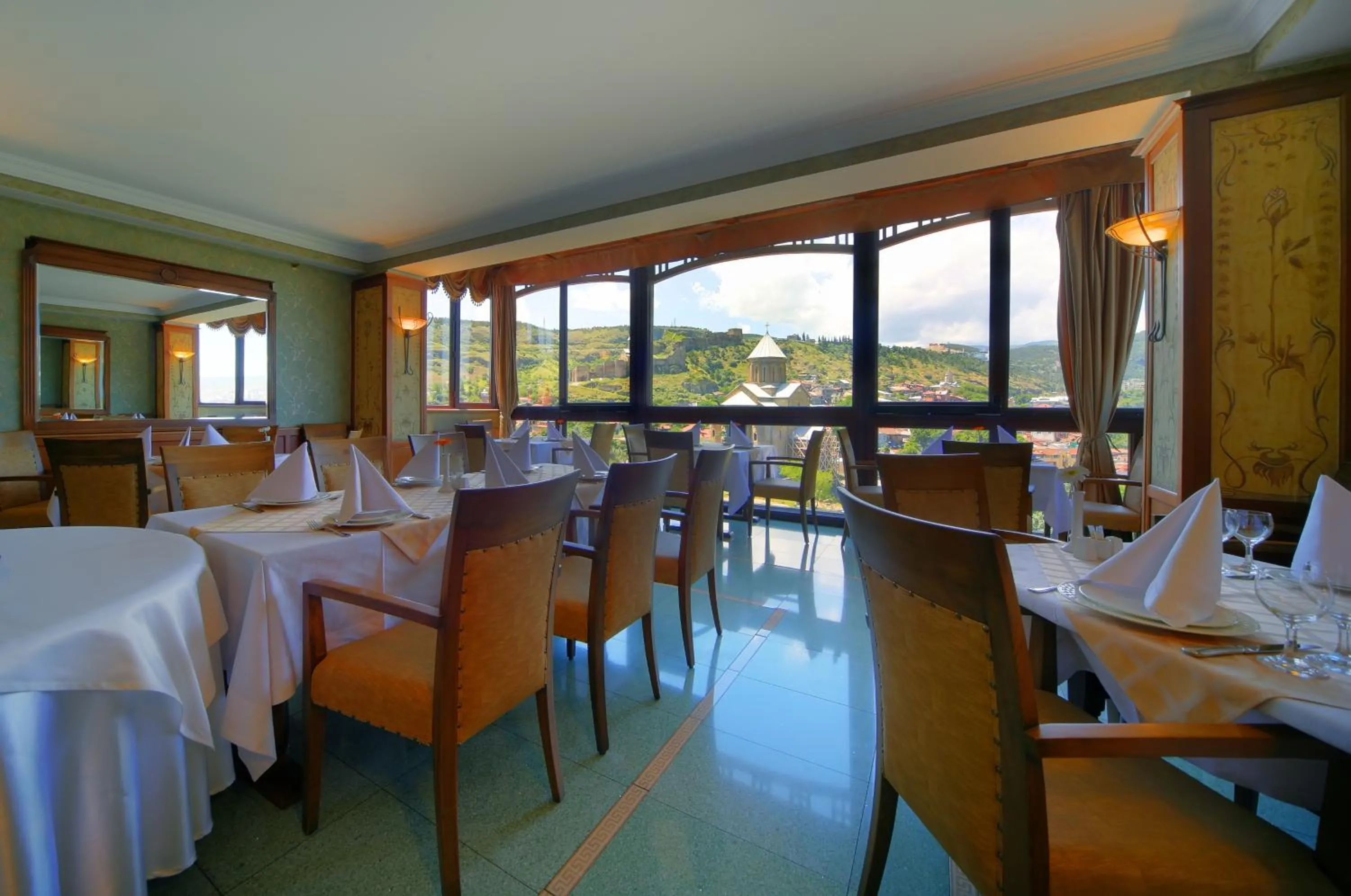 Restaurant/places to eat in Hotel Kopala