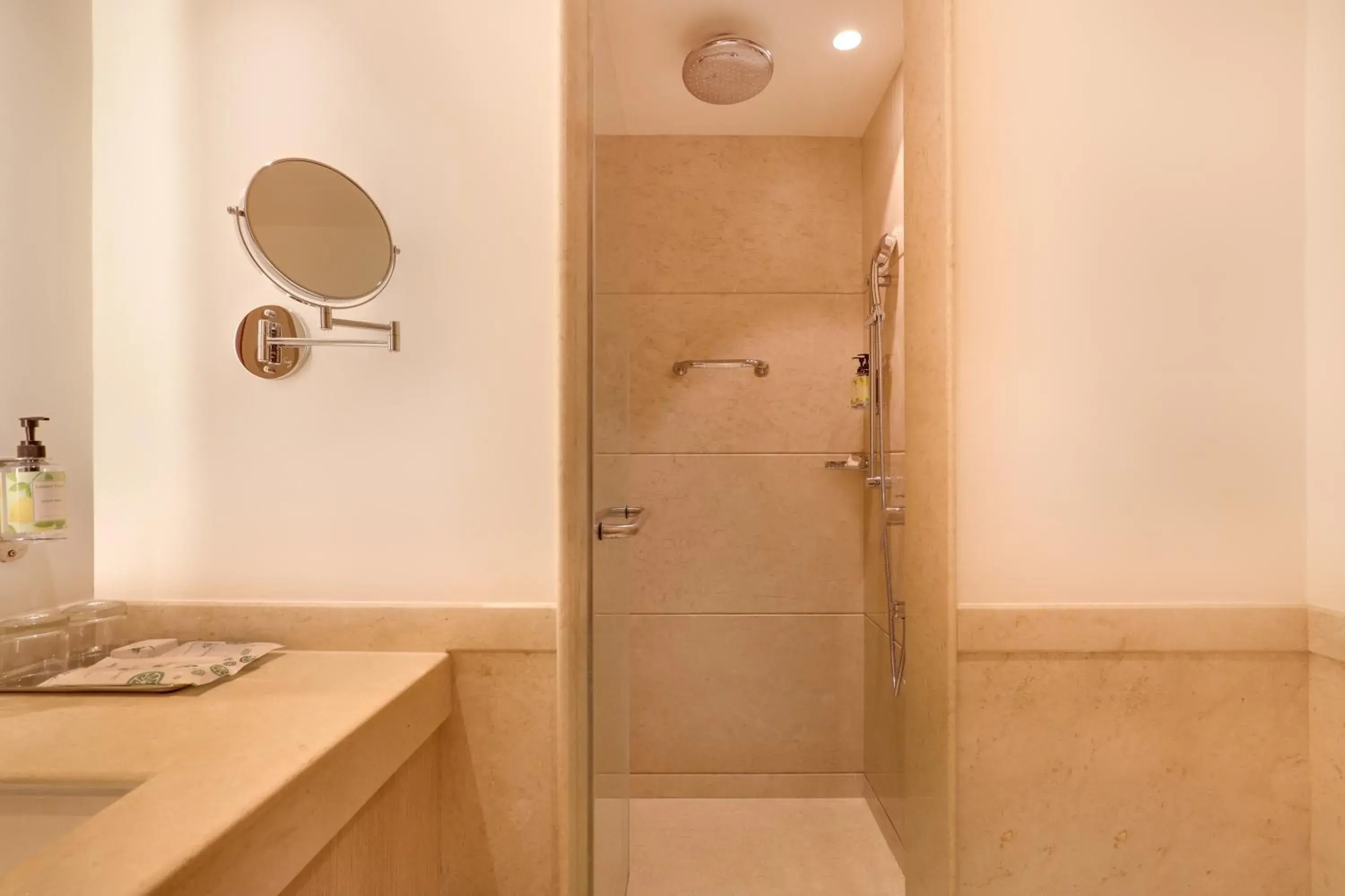 Business Room - single occupancy in Lemon Tree Premier, Ulsoor Lake, Bengaluru Business Room - single occupancy in Lemon Tree Premier, Ulsoor Lake, Bengaluru