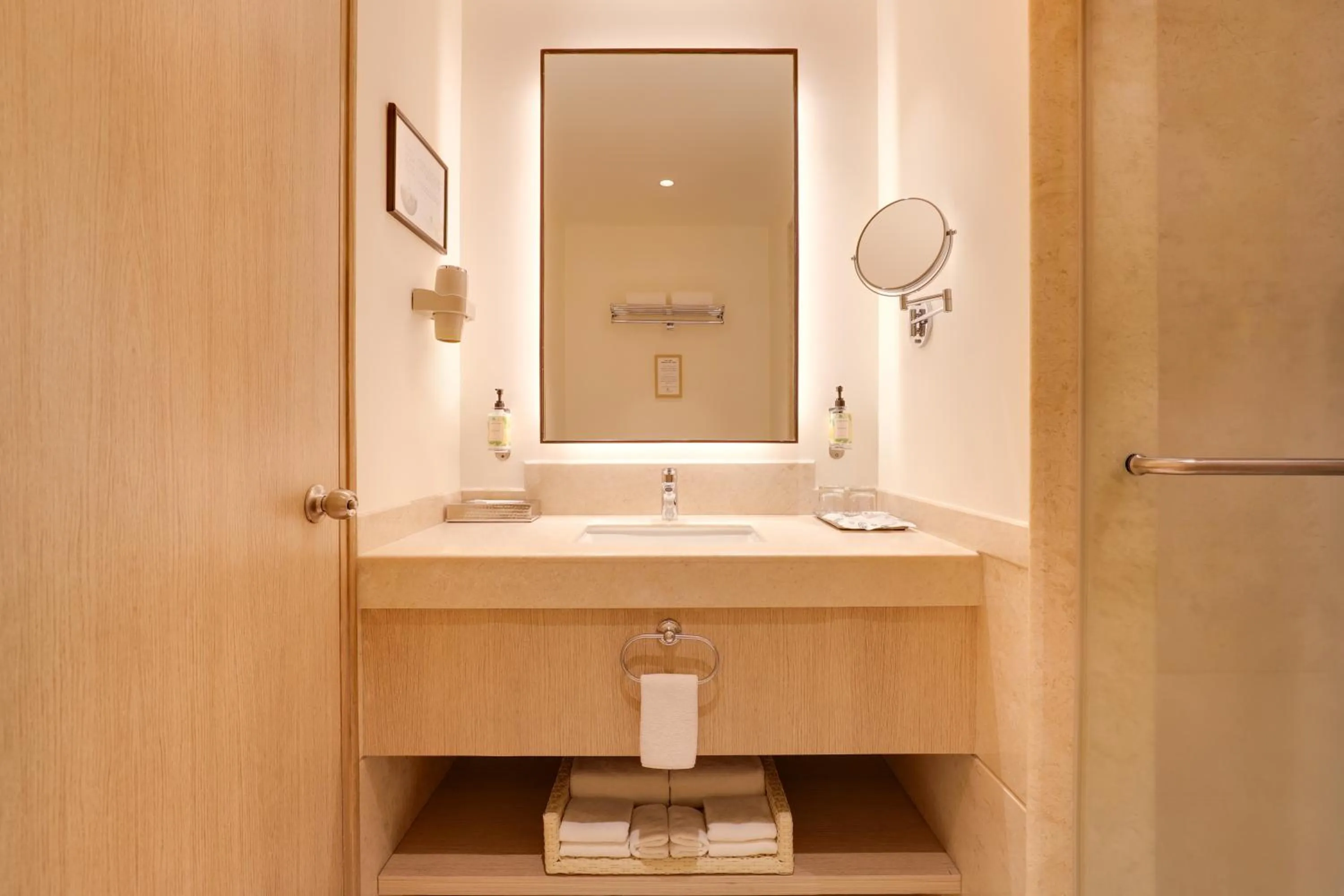 Lemon Tree Premier, Ulsoor Lake, Bengaluru