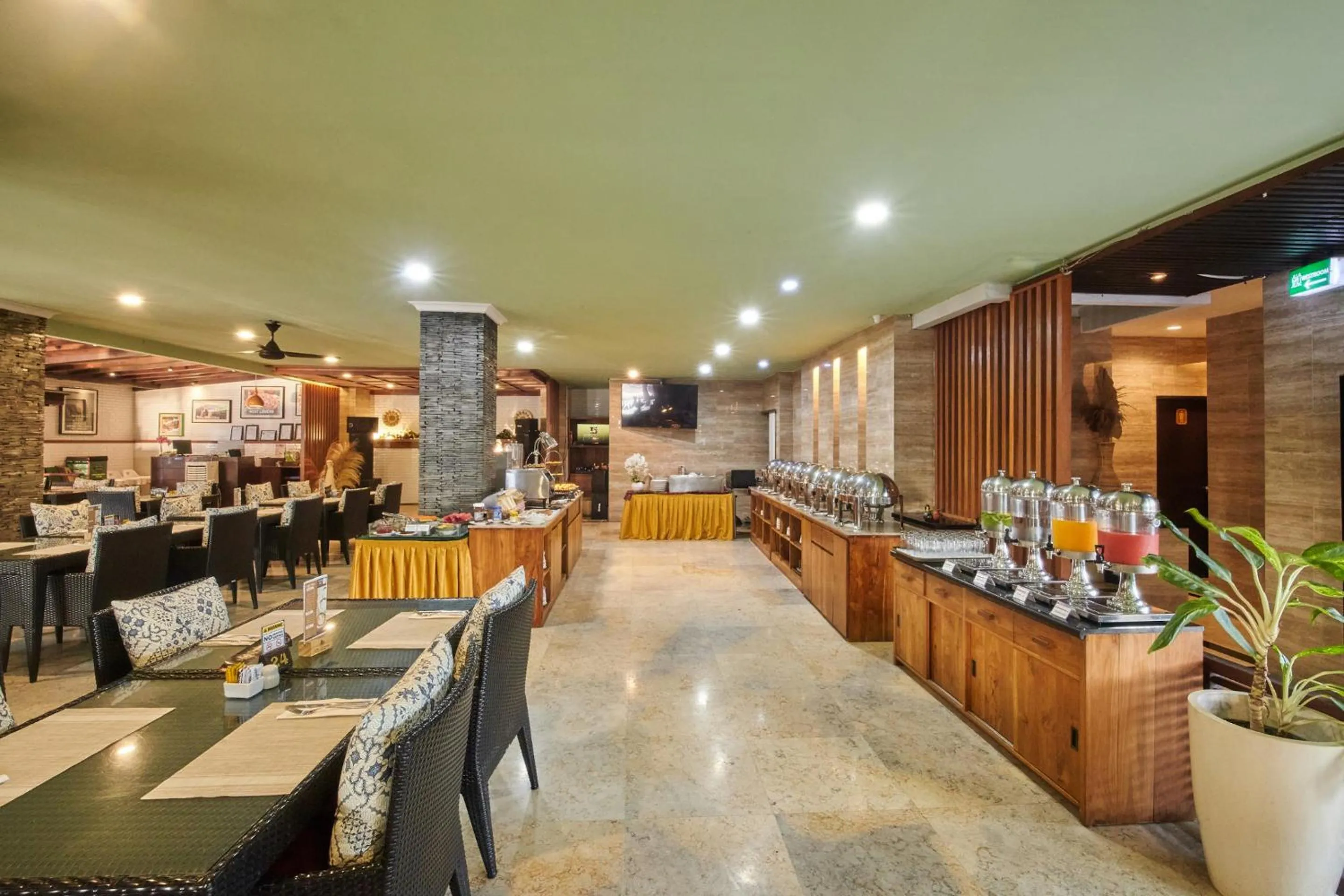Restaurant/places to eat in The Lokha Legian Resort & Spa