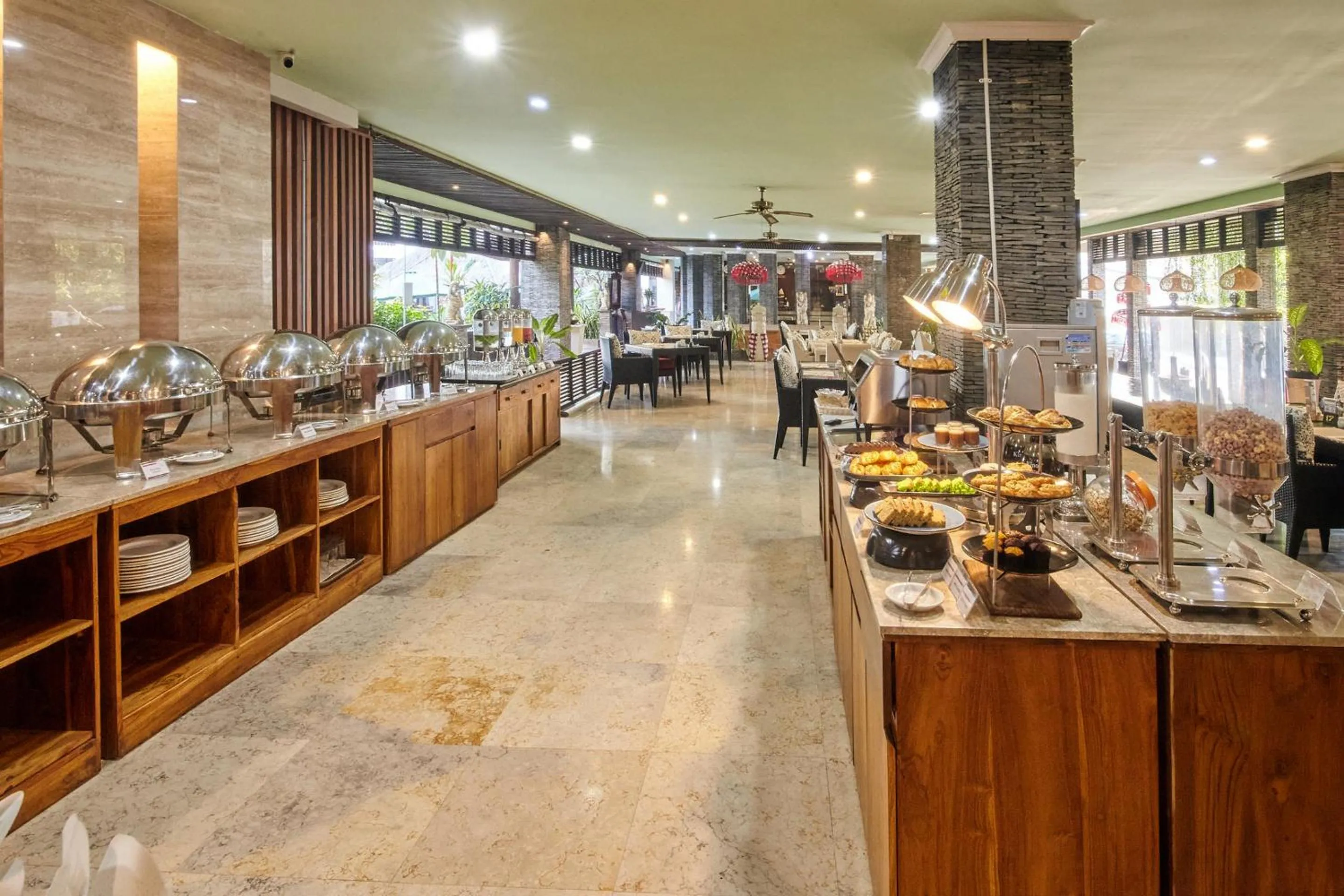 Restaurant/places to eat in The Lokha Legian Resort & Spa