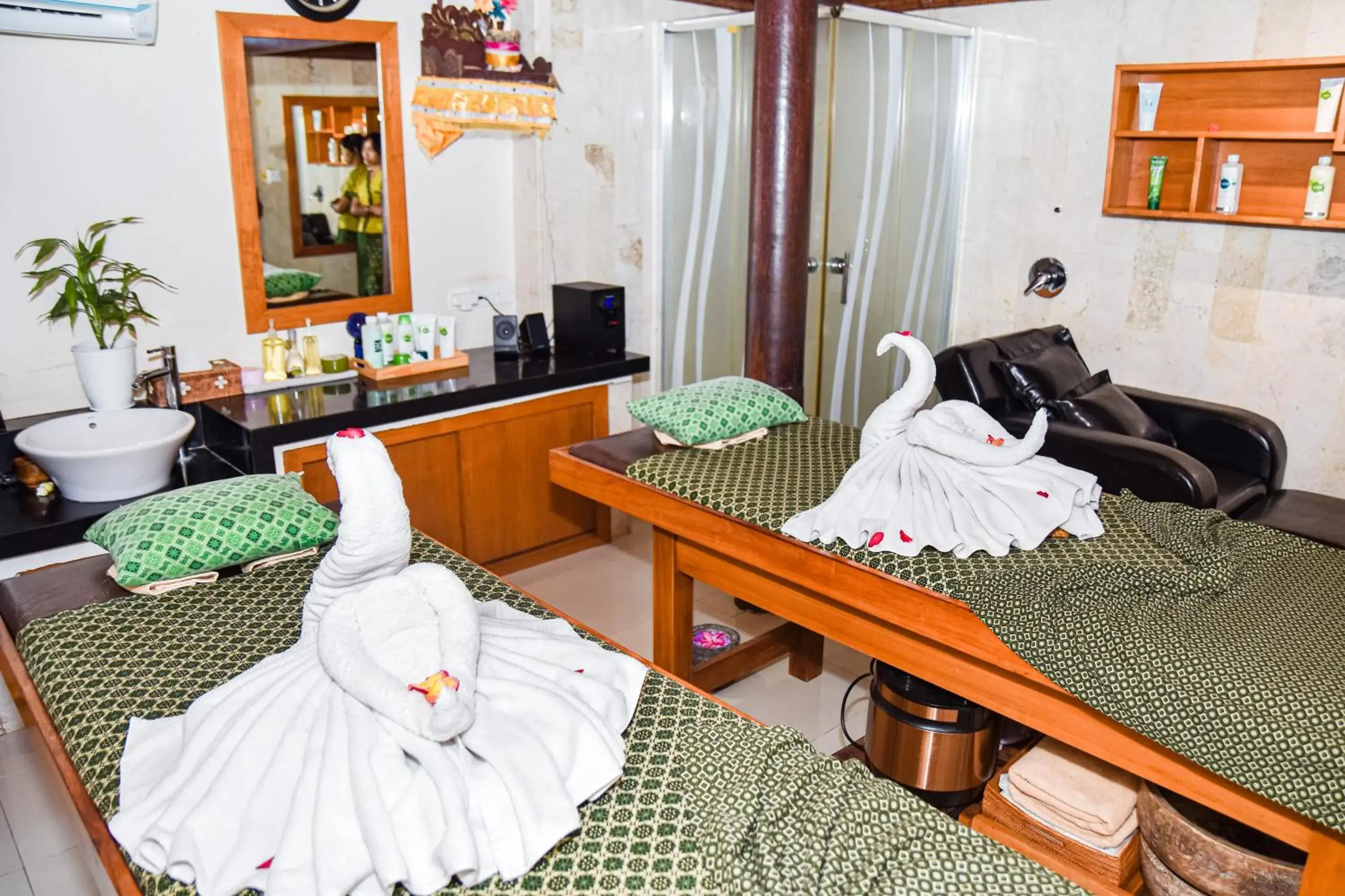 Spa and wellness centre/facilities, Bed in The Lokha Legian Resort & Spa Spa and wellness centre/facilities, Bed in The Lokha Legian Resort & Spa