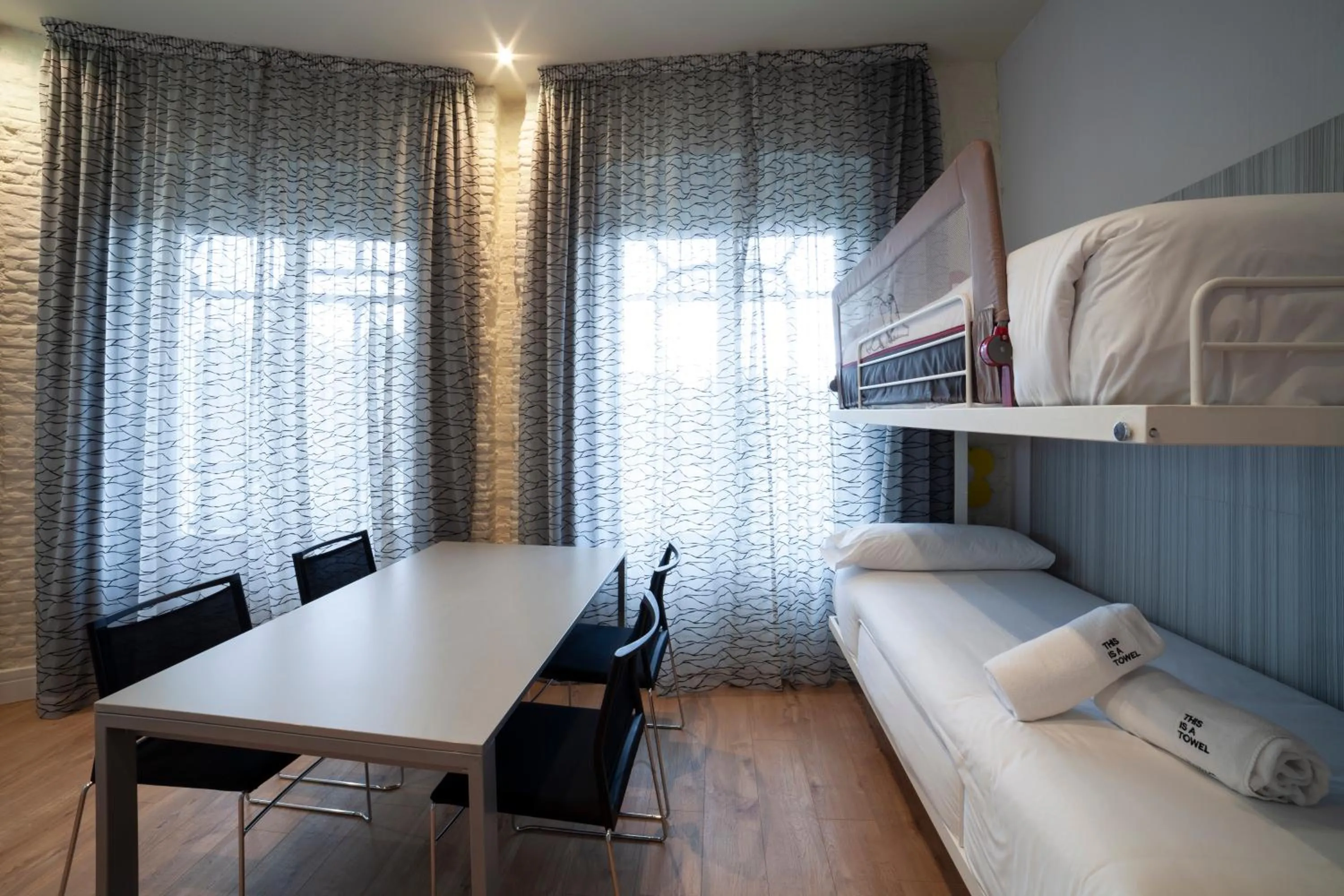 bunk bed, Bed in Petit Palace Savoy Alfonso XII