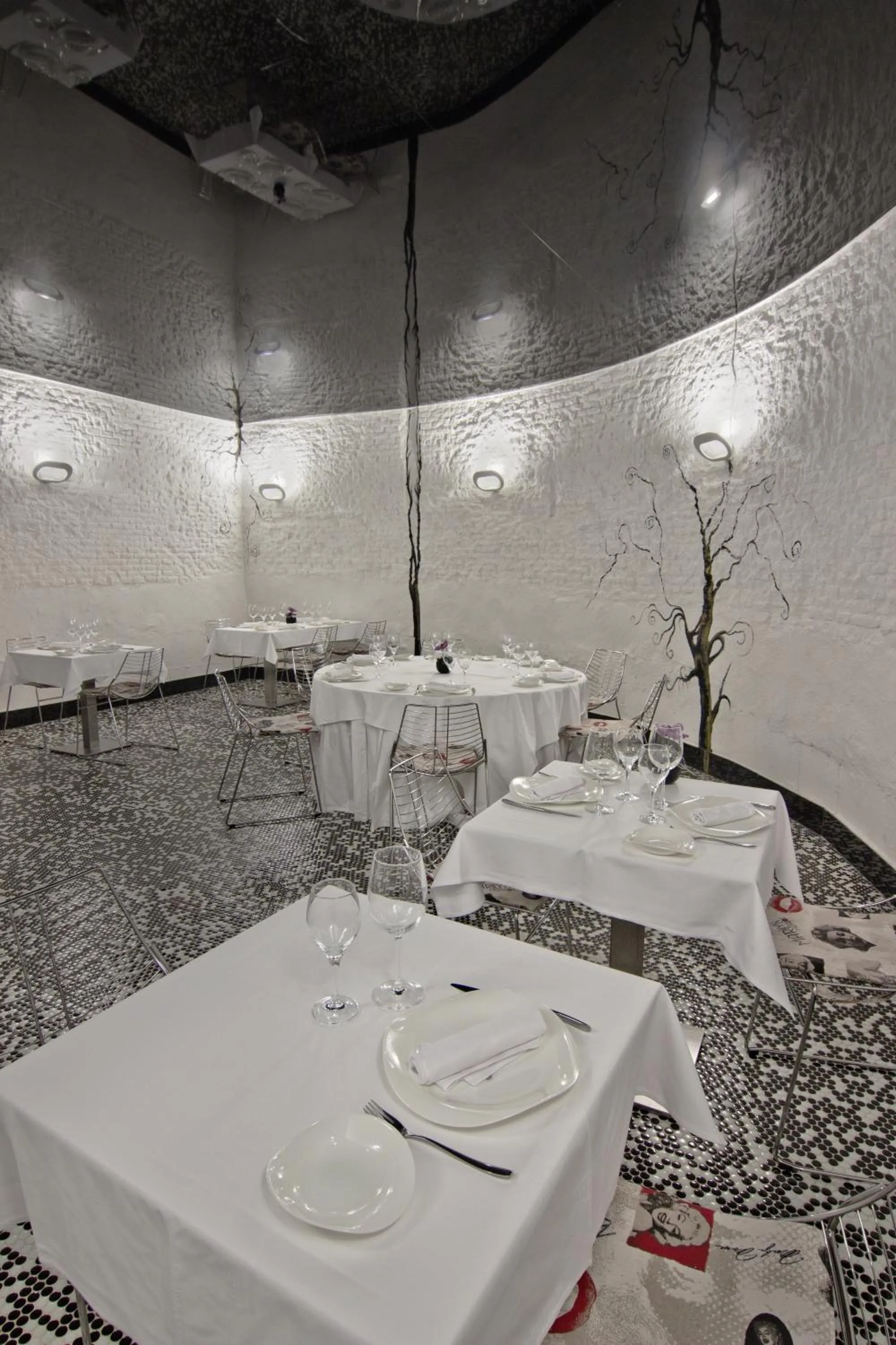 Restaurant/places to eat in Petit Palace Savoy Alfonso XII