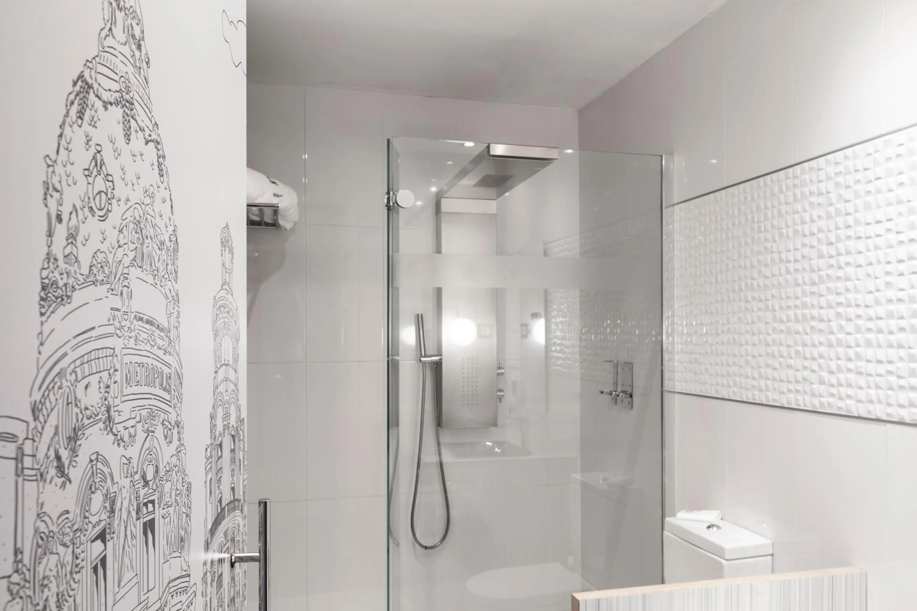 Bathroom in Petit Palace Savoy Alfonso XII