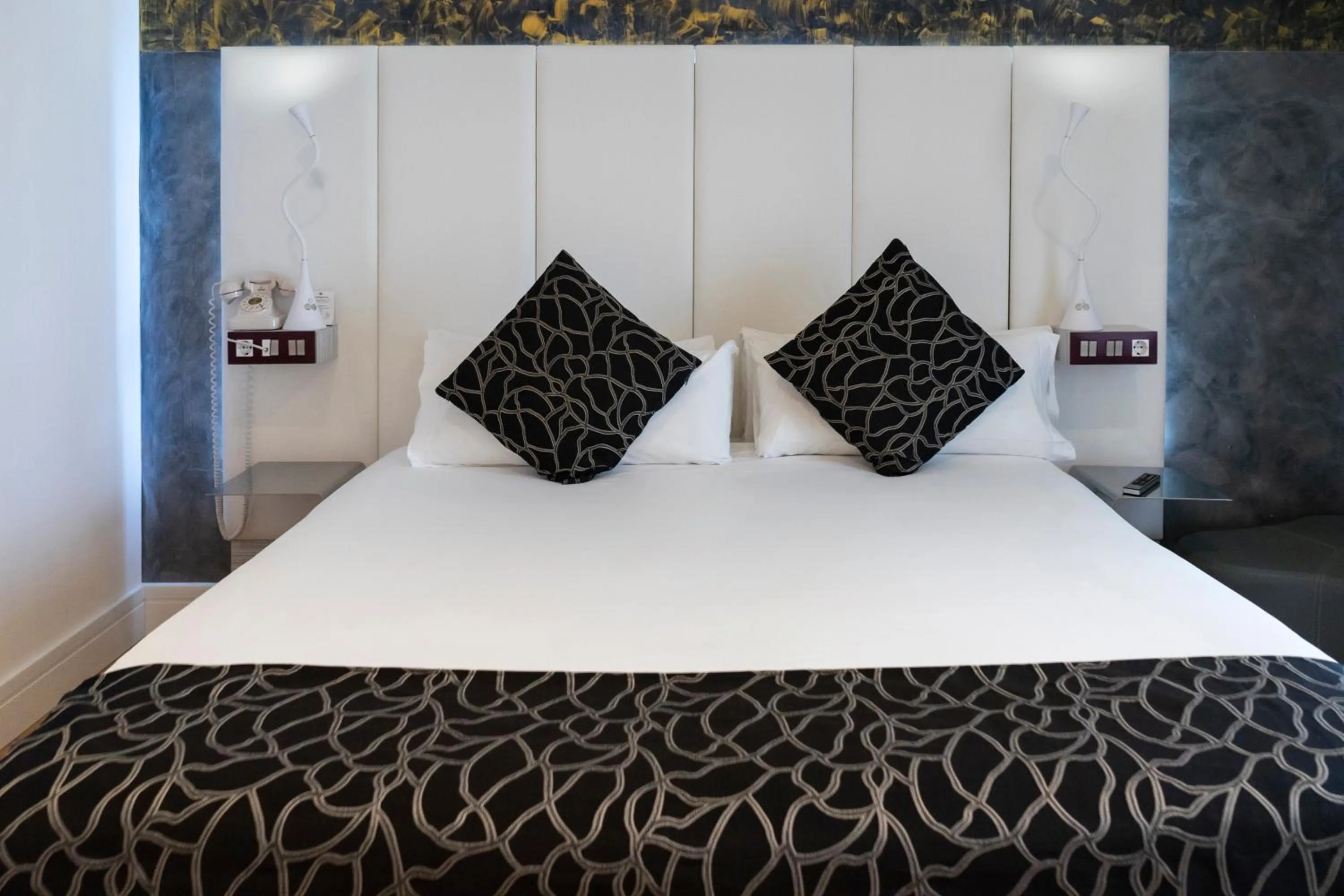 Bed in Petit Palace Savoy Alfonso XII