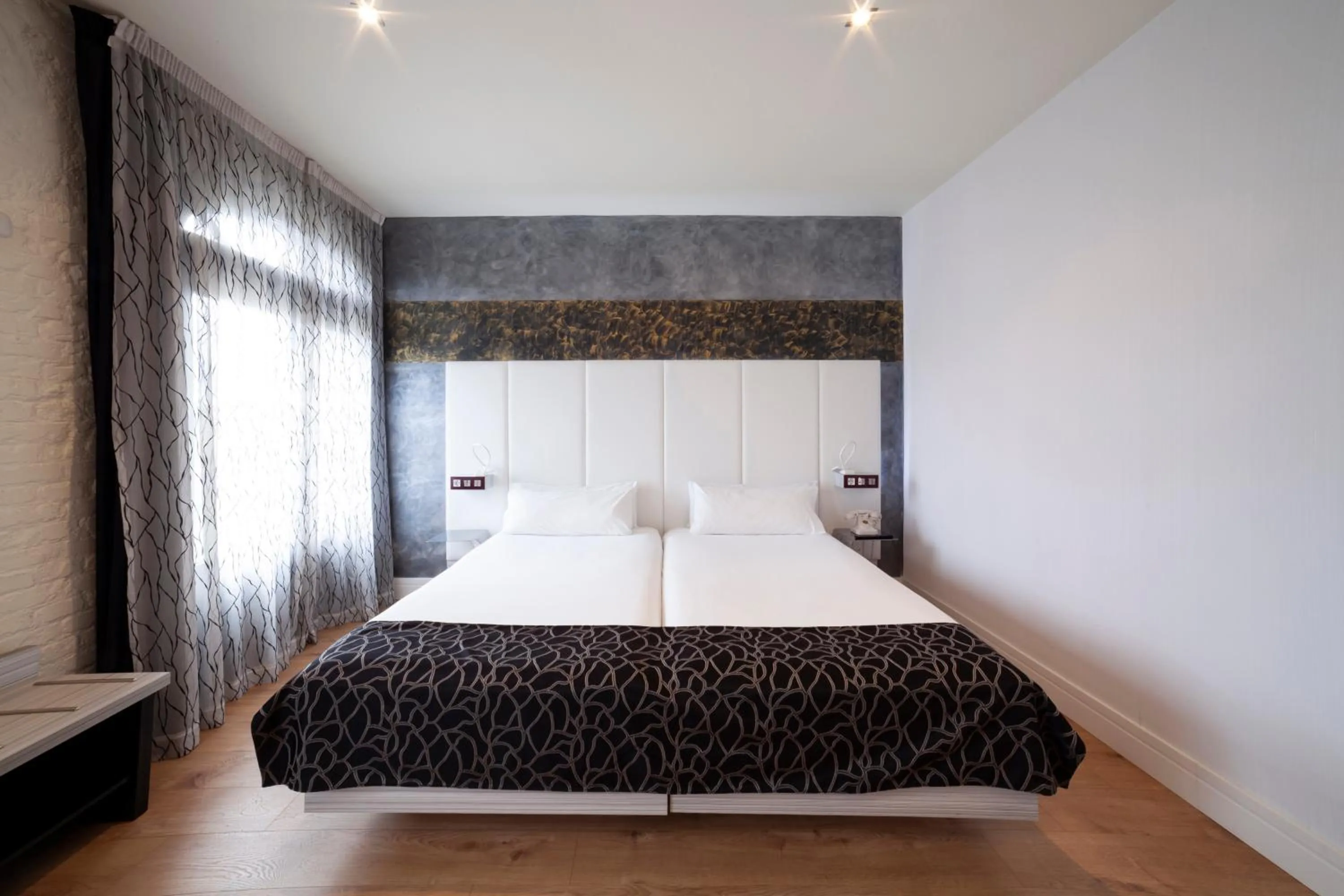 Bed in Petit Palace Savoy Alfonso XII