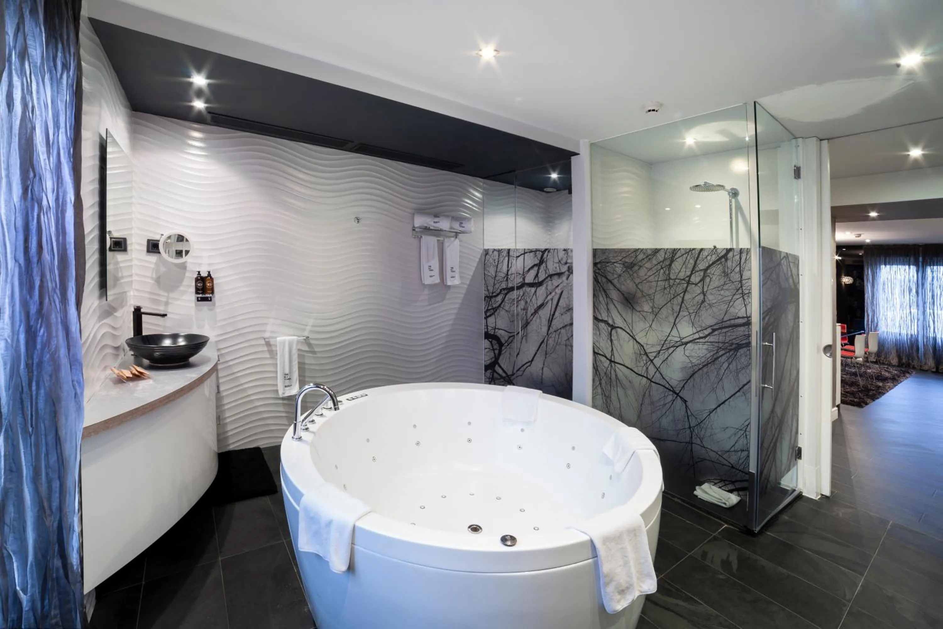 Bathroom in Petit Palace Savoy Alfonso XII