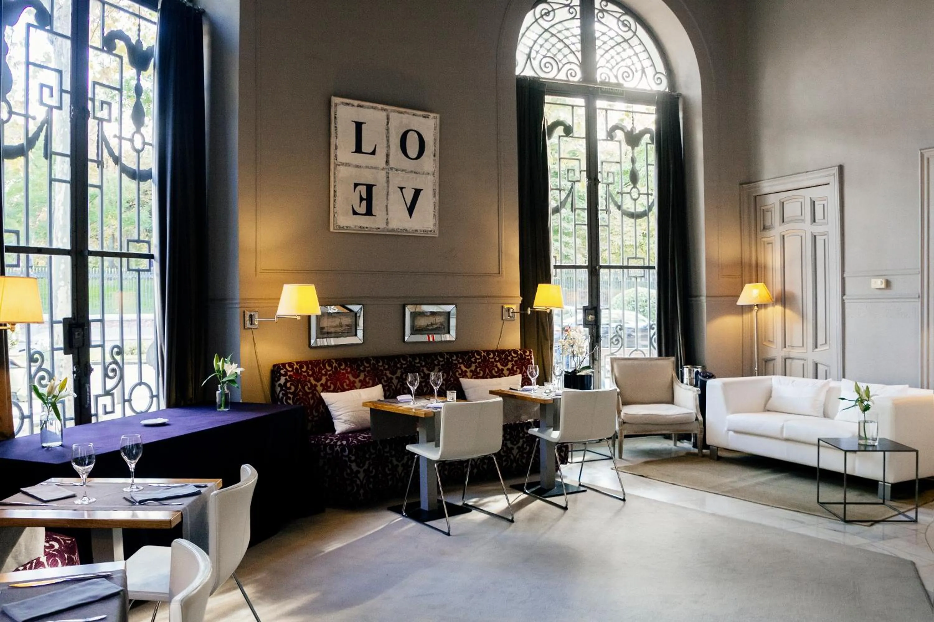 Restaurant/places to eat in Petit Palace Savoy Alfonso XII