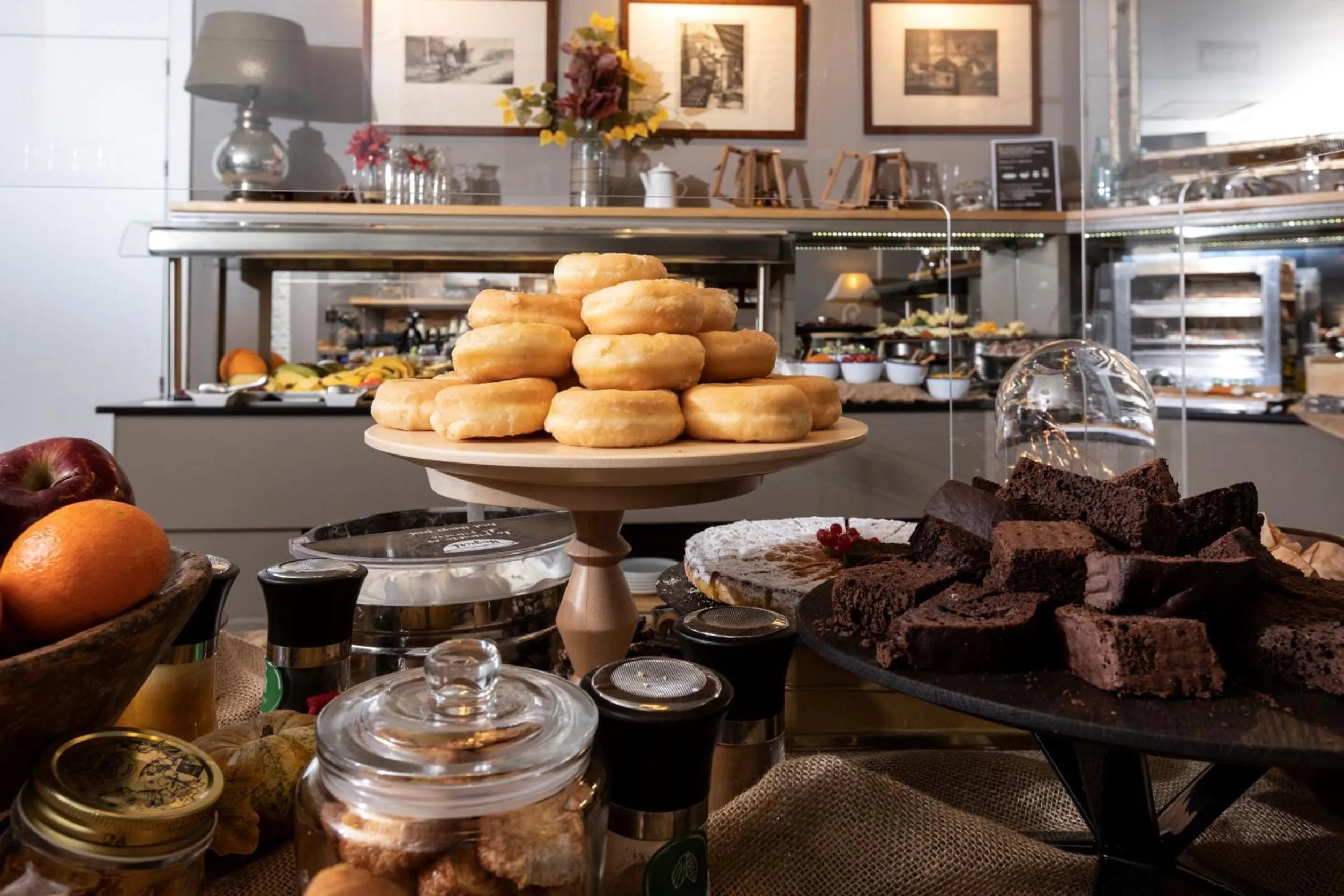 Buffet breakfast in Petit Palace Savoy Alfonso XII