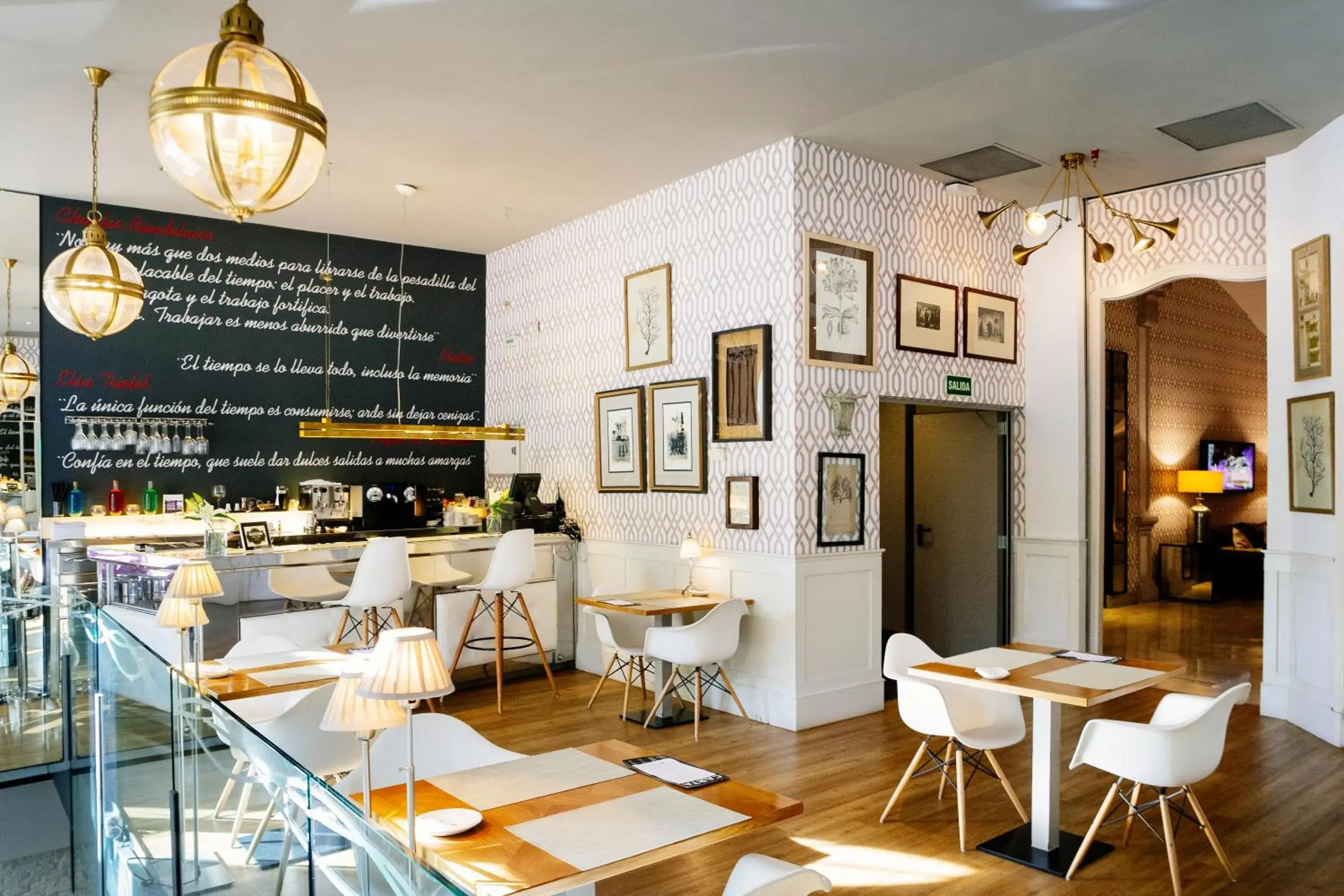 Lounge or bar in Petit Palace Savoy Alfonso XII Lounge or bar in Petit Palace Savoy Alfonso XII