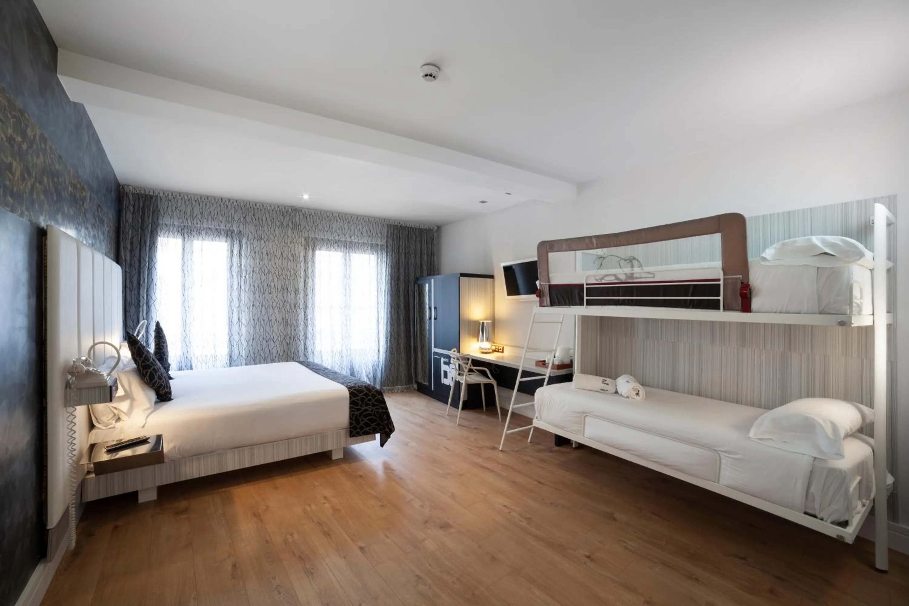 Bedroom, Bed in Petit Palace Savoy Alfonso XII