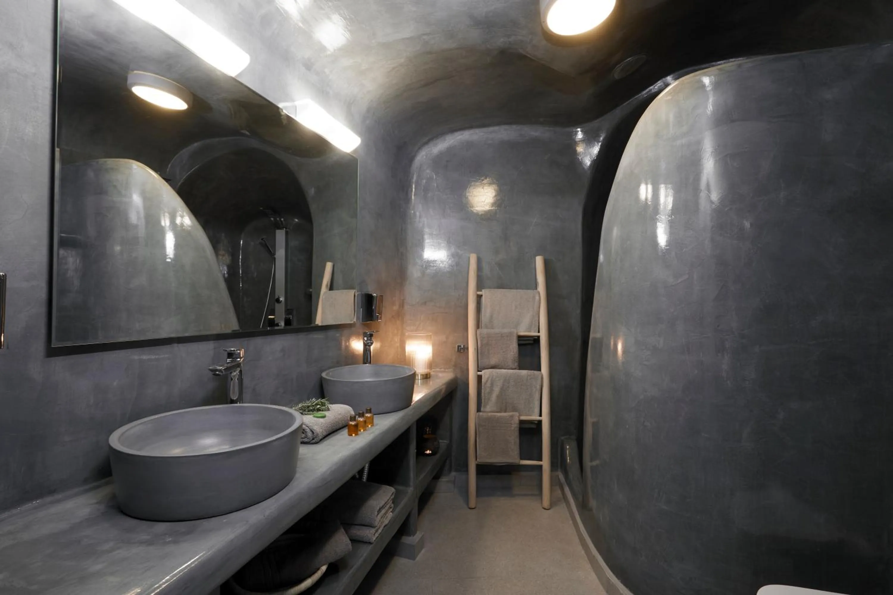 Shower in Virginia's Cave Villas