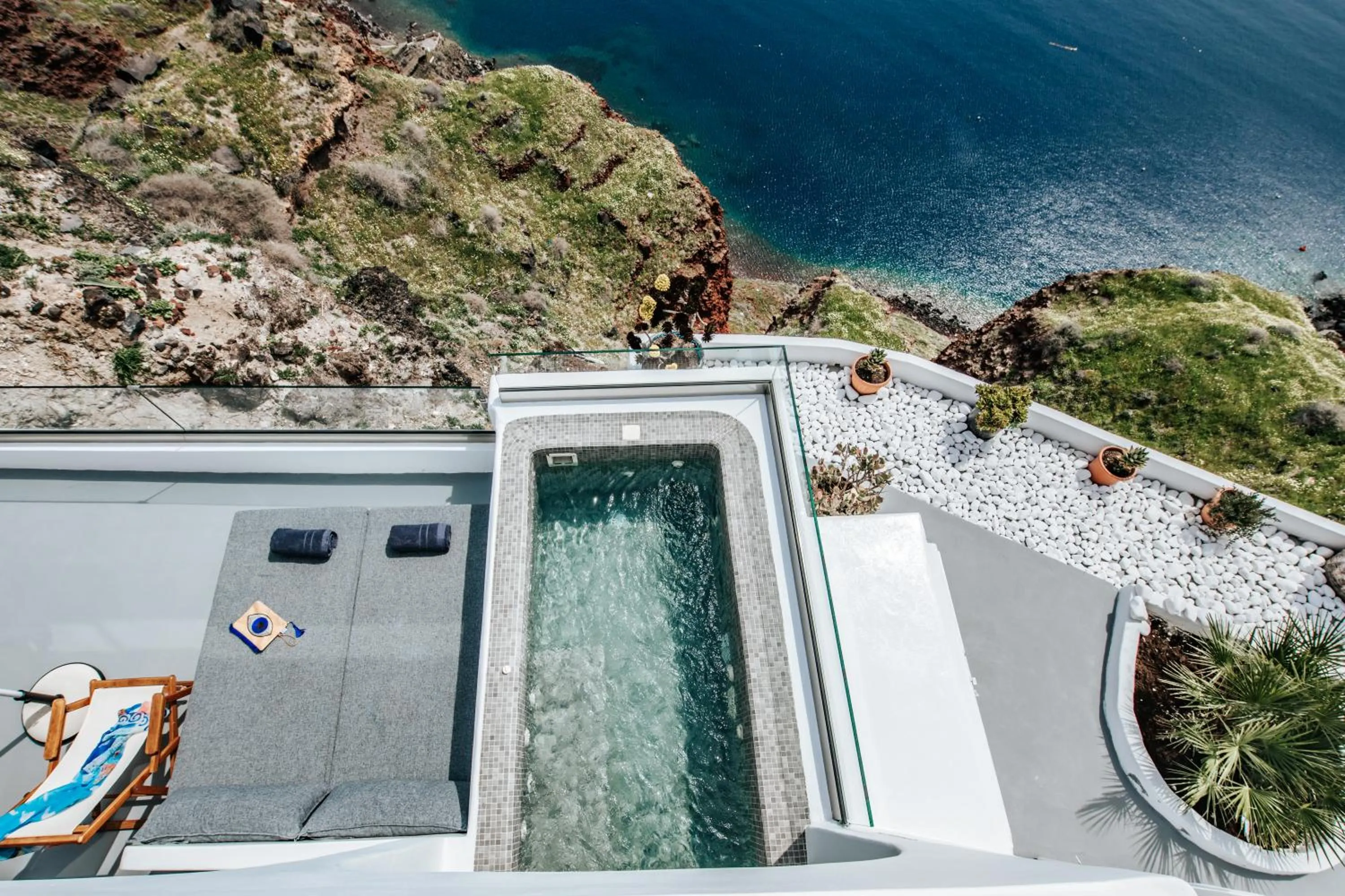 Hot Tub in Virginia's Cave Villas