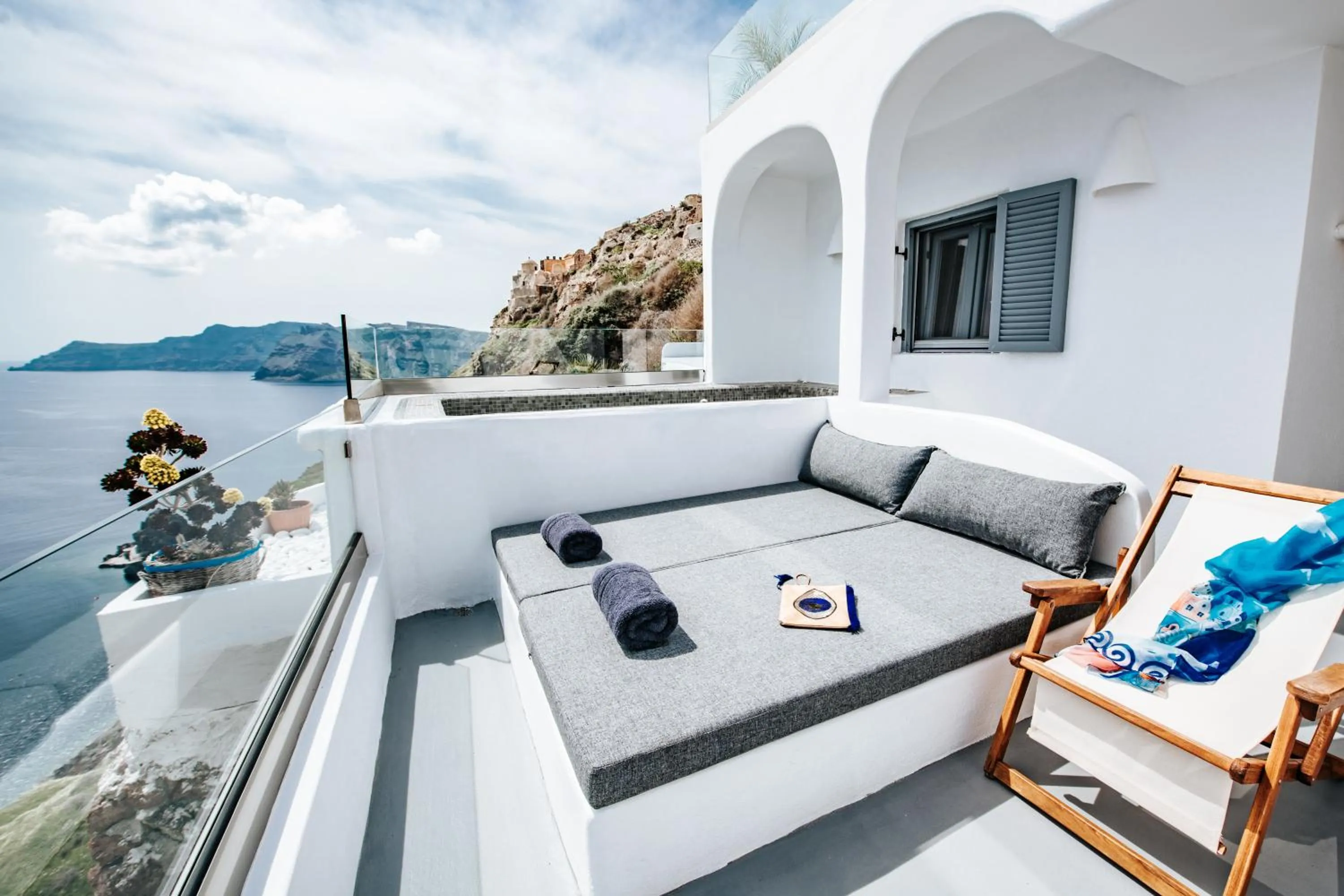 Hot Tub in Virginia's Cave Villas