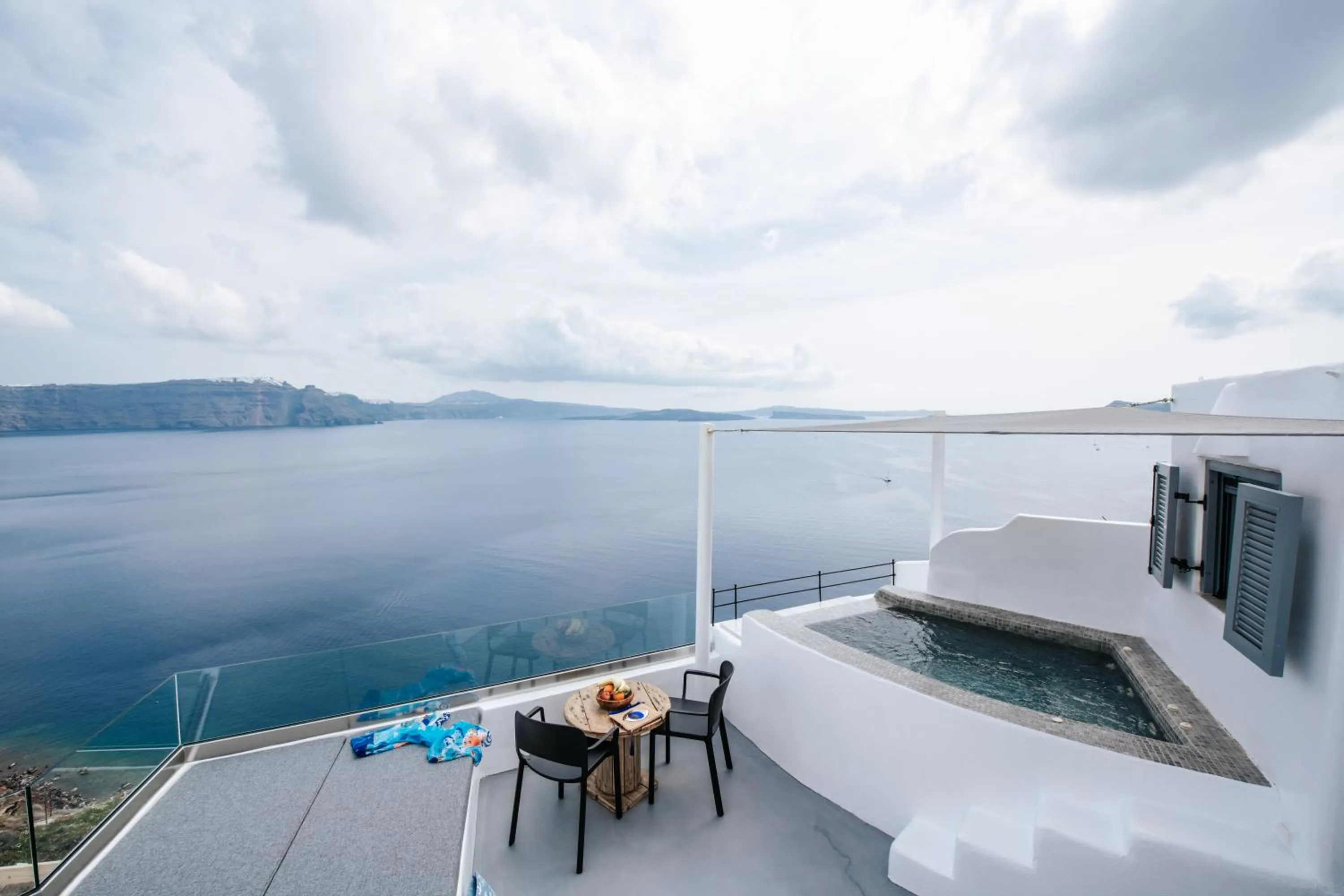 Hot Tub in Virginia's Cave Villas