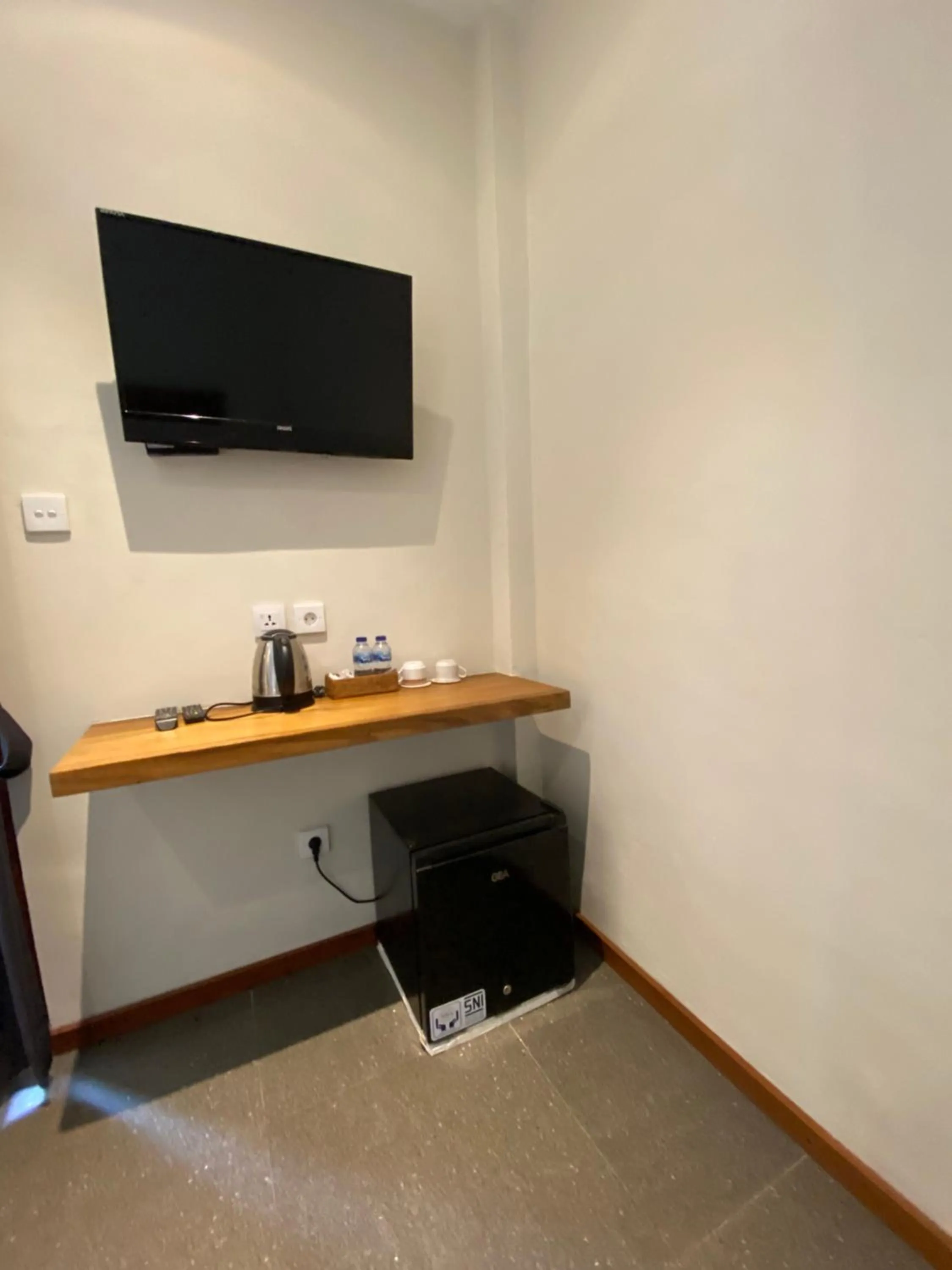 TV and multimedia in Warsa's Garden Bungalow and Spa