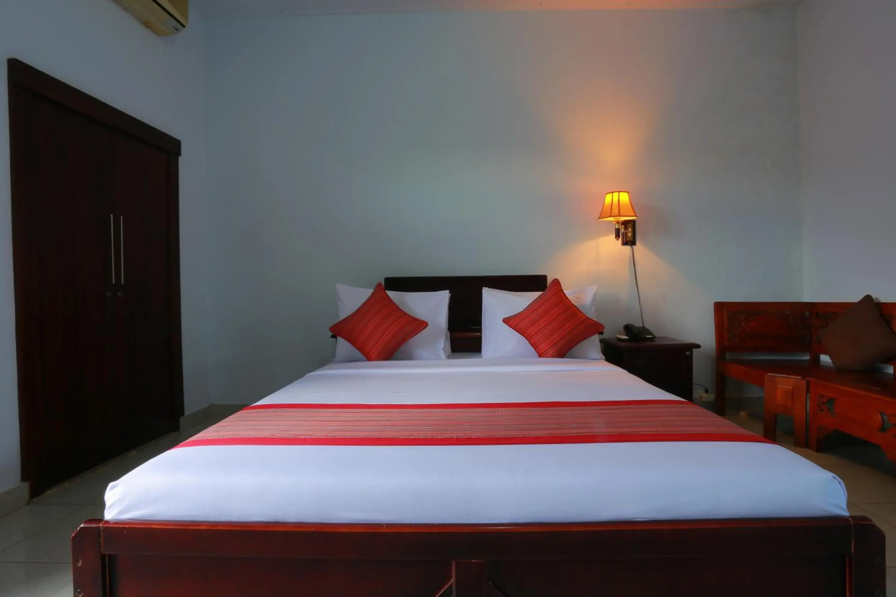 Bed in Warsa's Garden Bungalow and Spa Bed in Warsa's Garden Bungalow and Spa