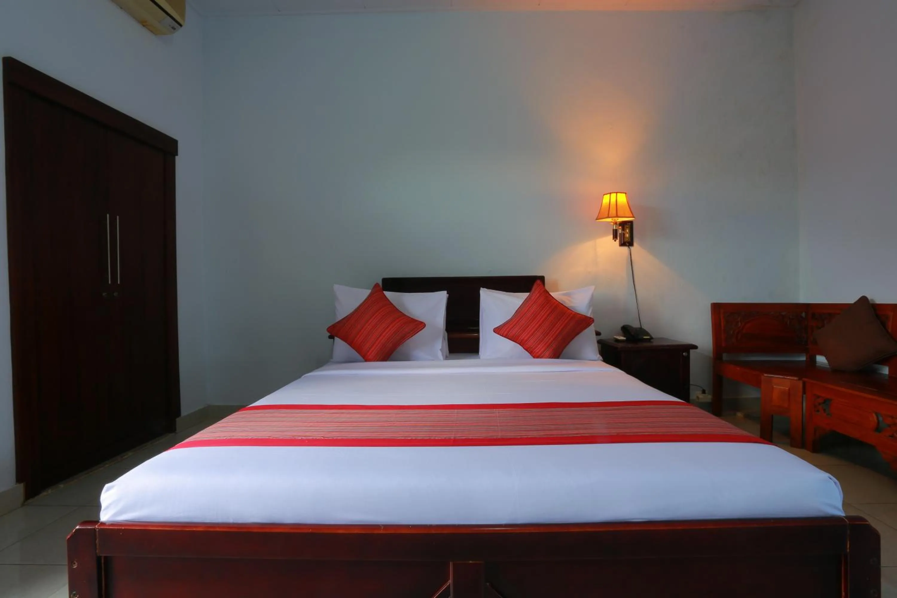 Bed in Warsa's Garden Bungalow and Spa