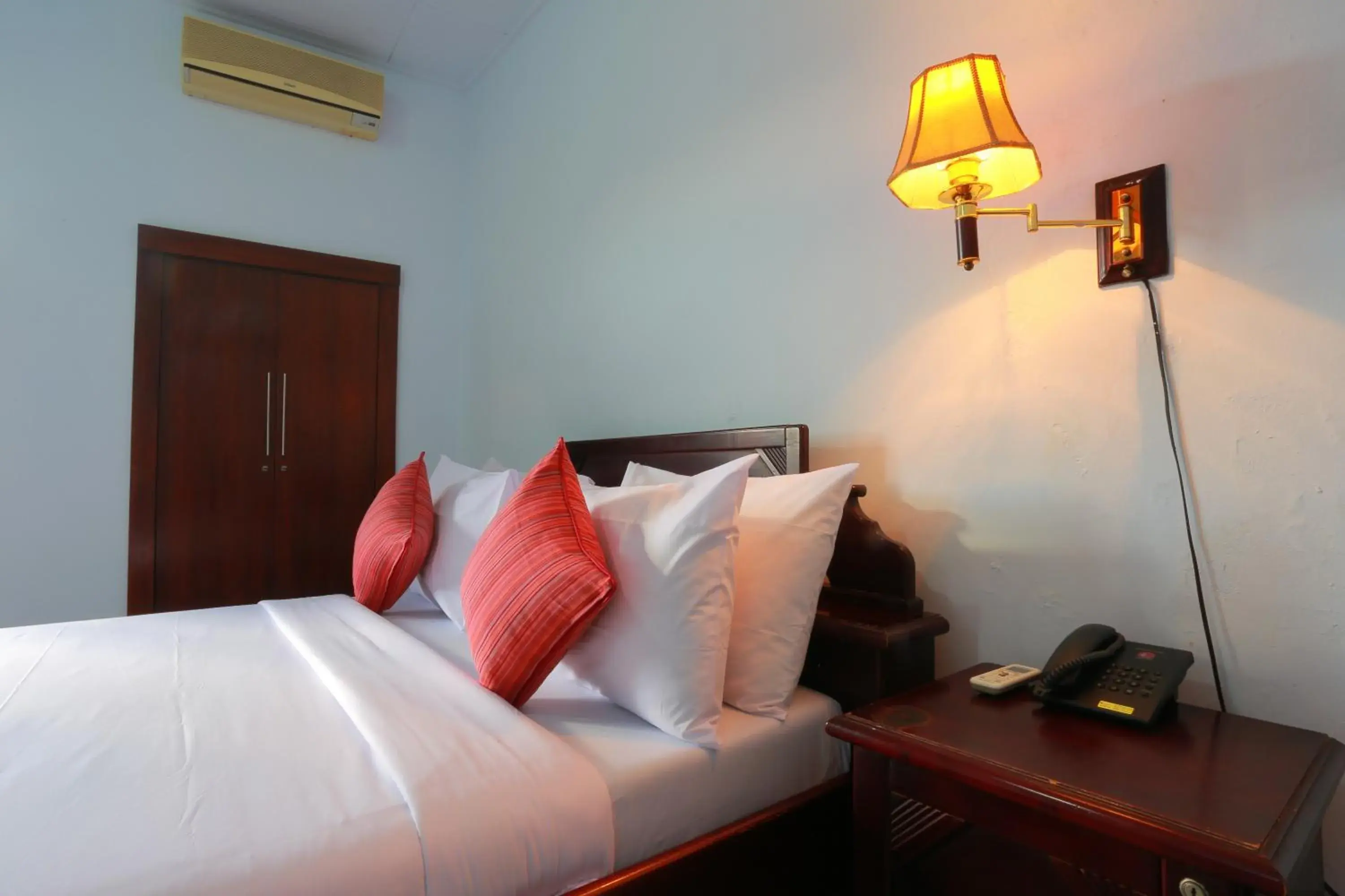 Bed in Warsa's Garden Bungalow and Spa Bed in Warsa's Garden Bungalow and Spa