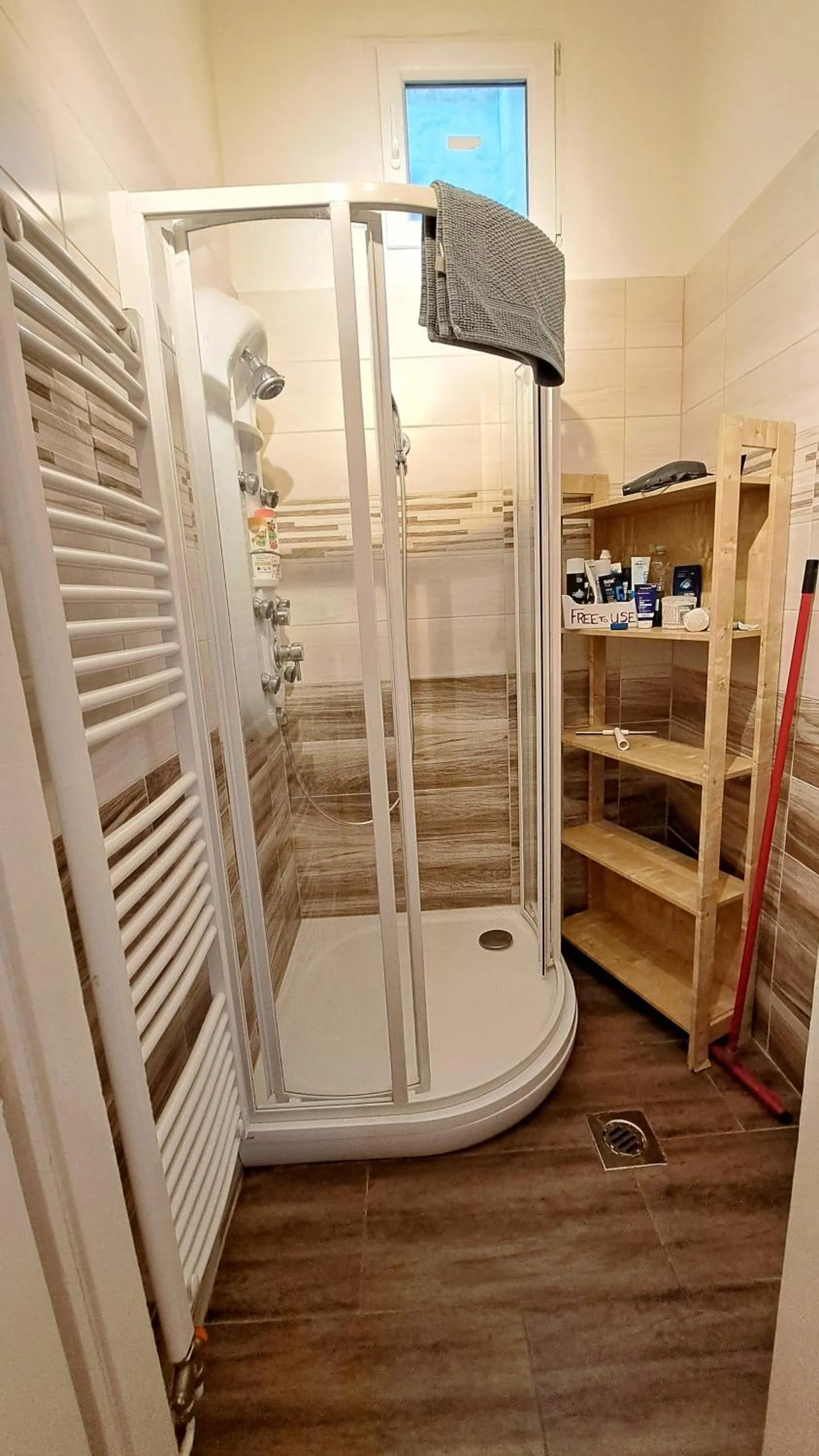 Shower in Gaia Astoria