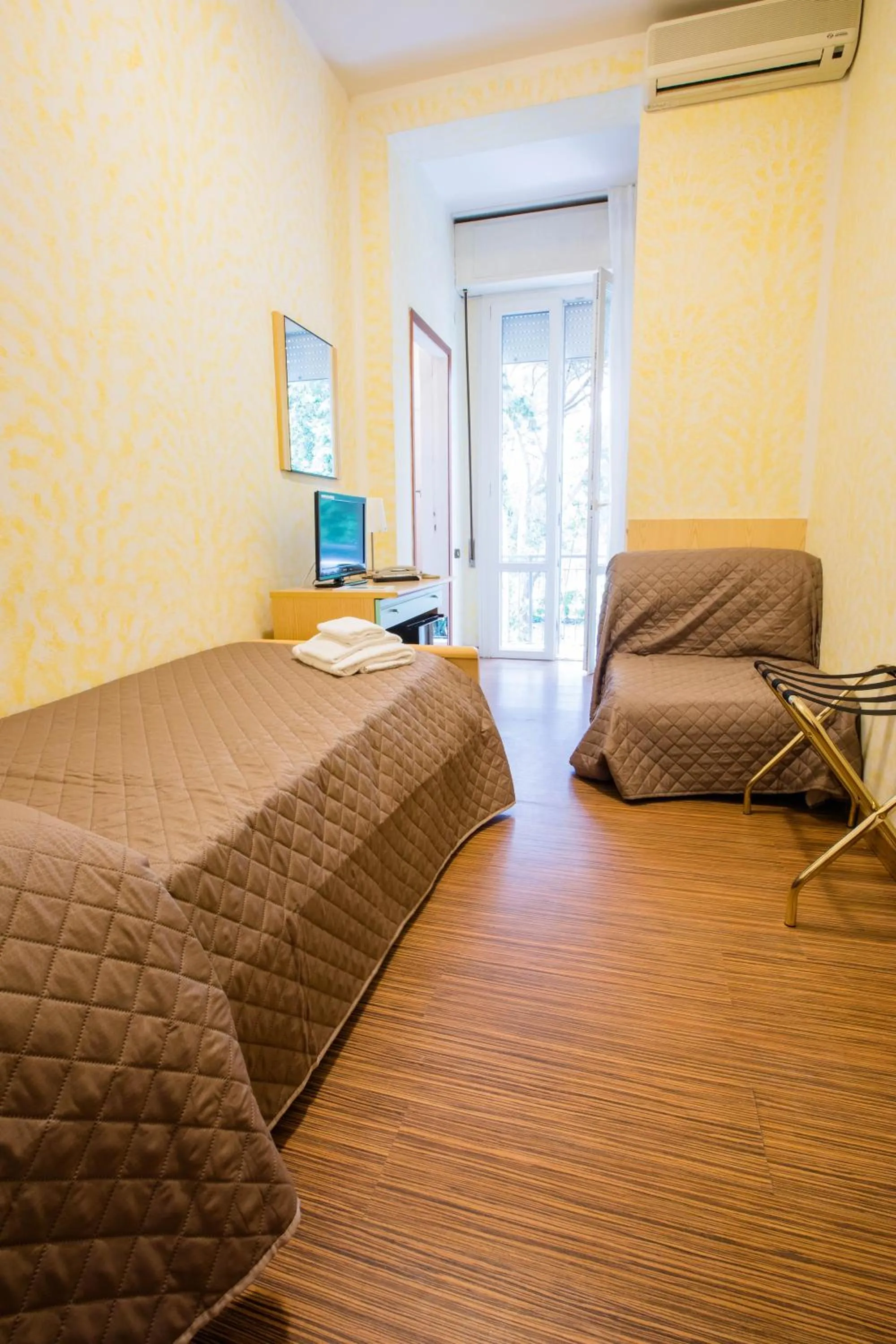 Bedroom in Hotel La Tavernetta dei Ronchi