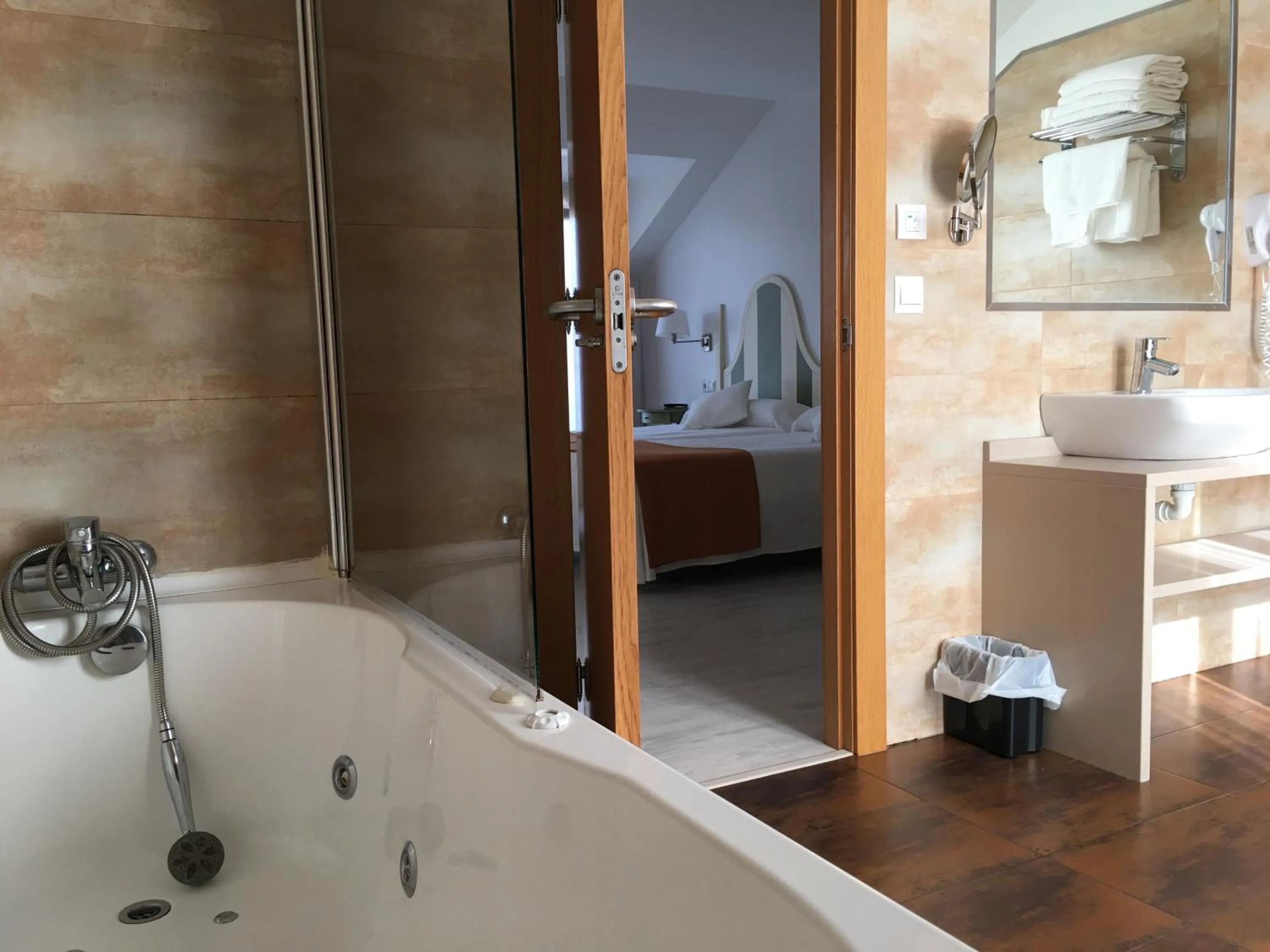 Bathroom in Hotel Valle de Cabezón