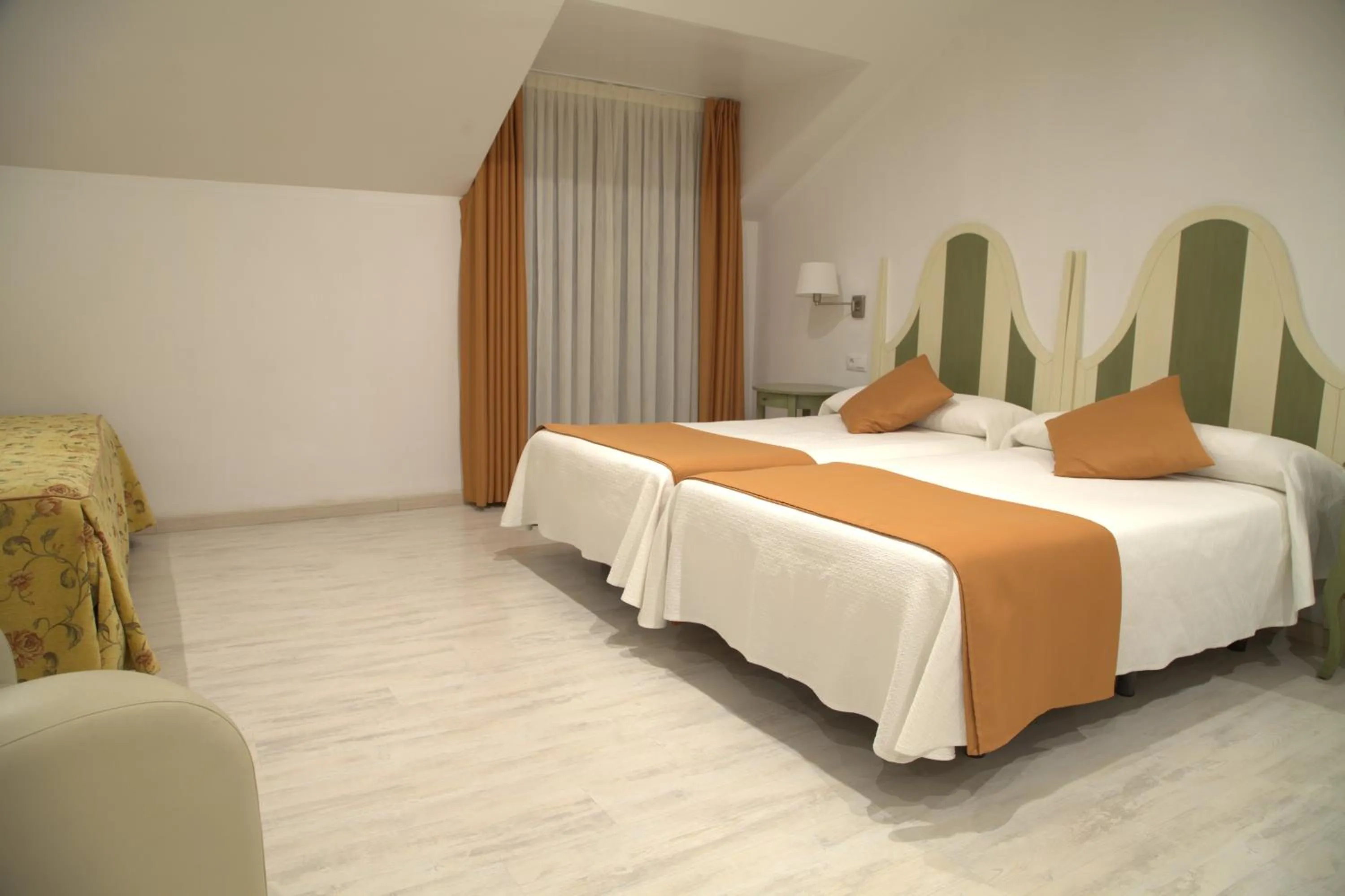 Bed in Hotel Valle de Cabezón