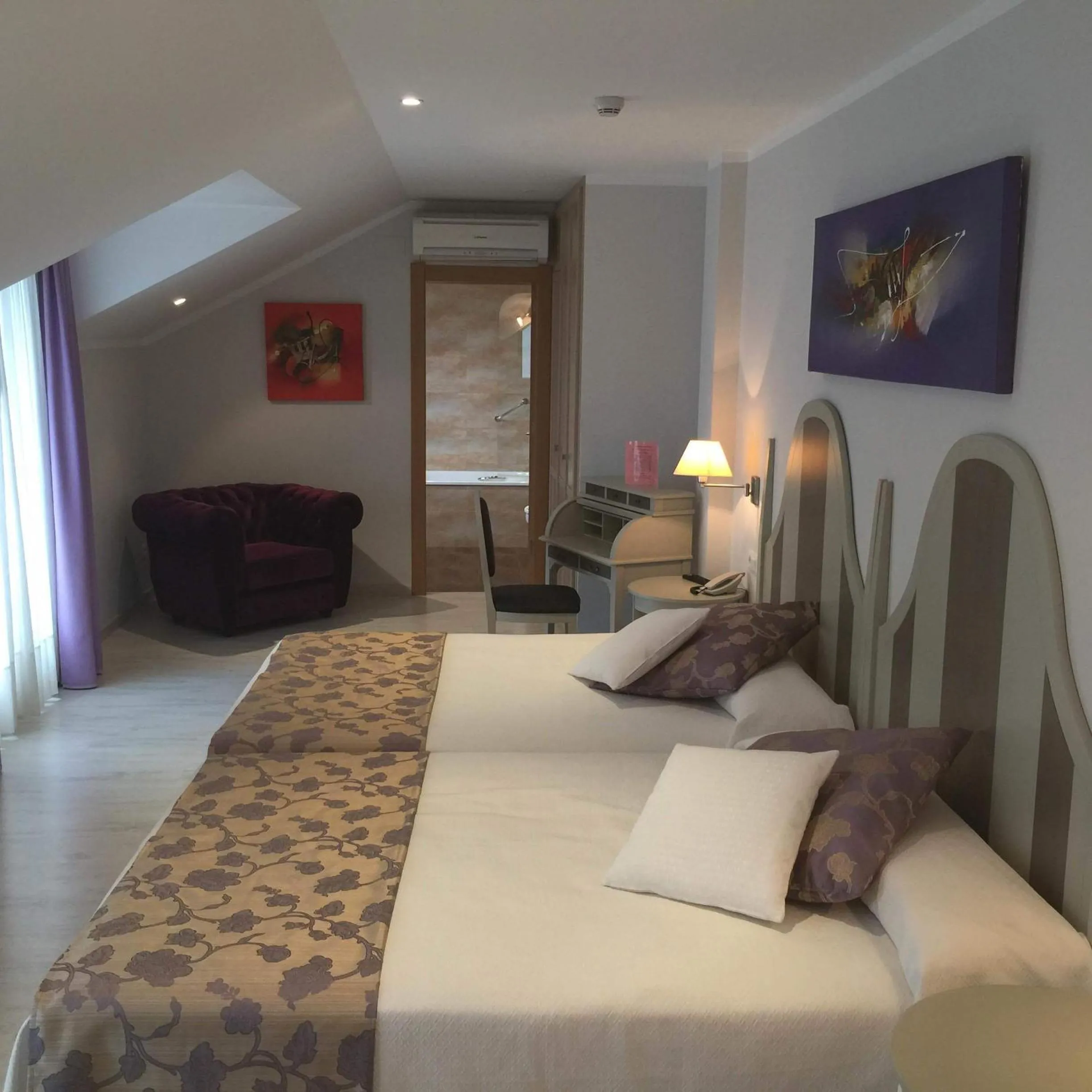 Bed in Hotel Valle de Cabezón