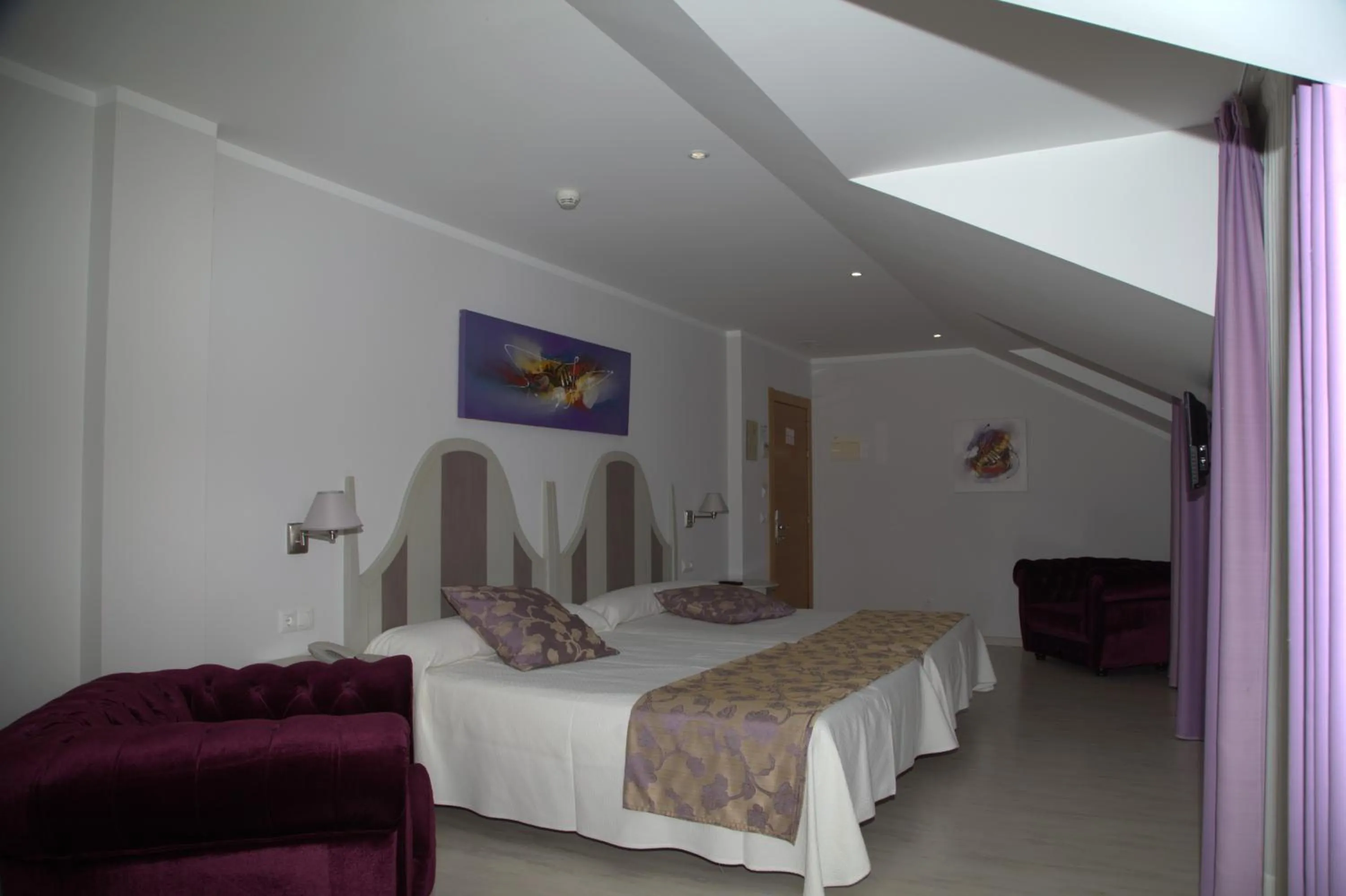 Bedroom, Bed in Hotel Valle de Cabezón