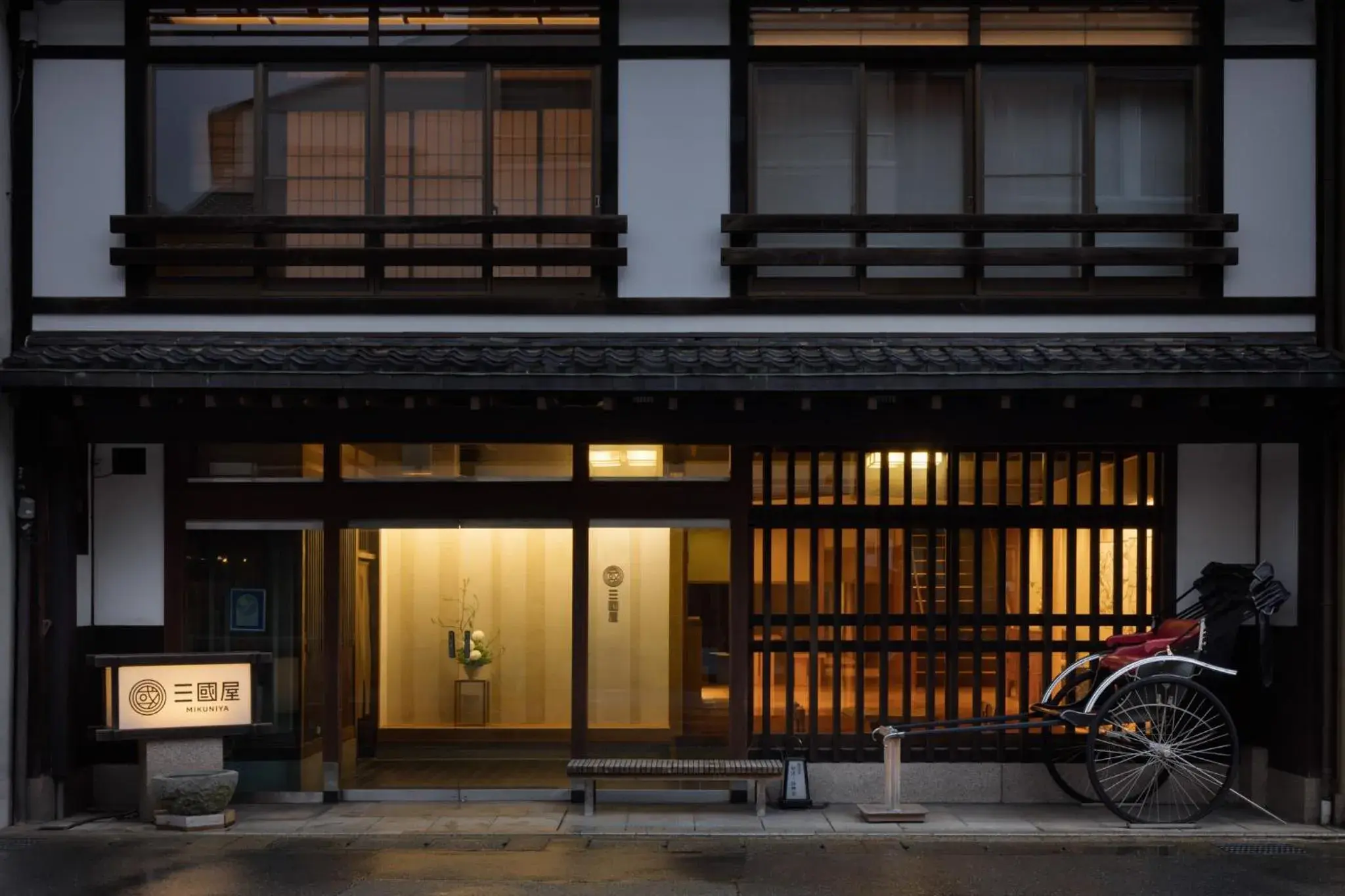 Property building in Mikuniya Property building in Mikuniya