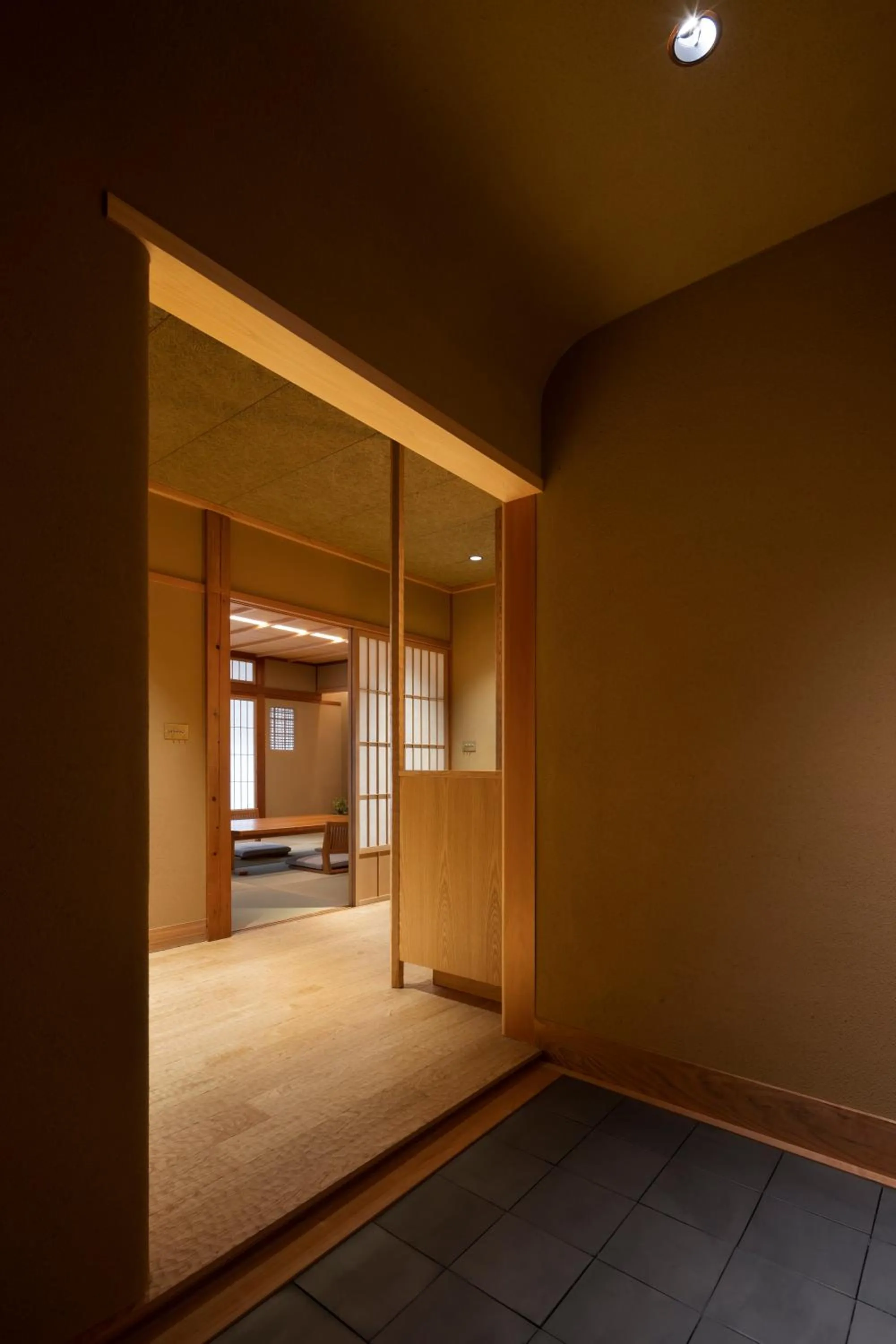 Photo of the whole room in Mikuniya