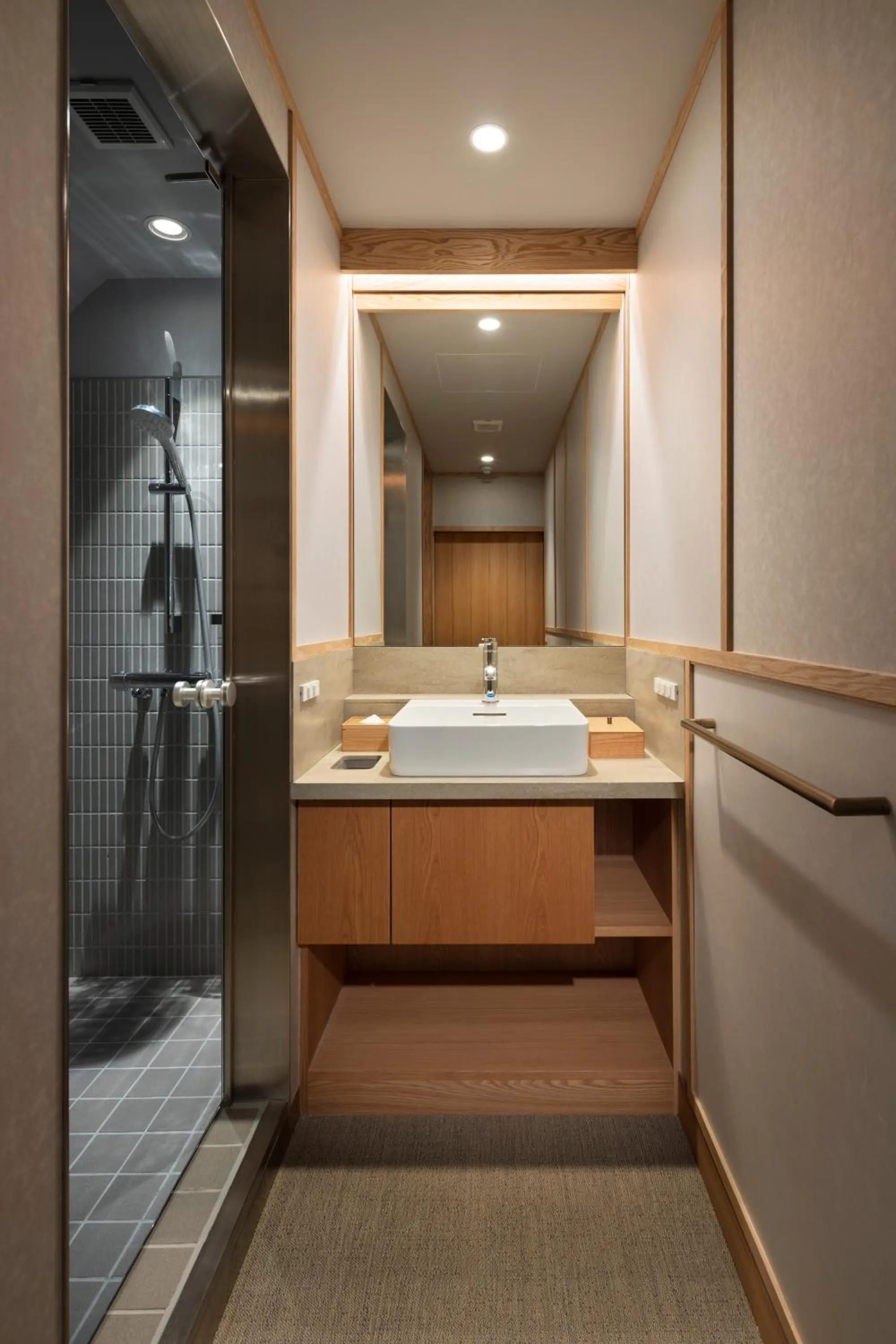 Photo of the whole room in Mikuniya