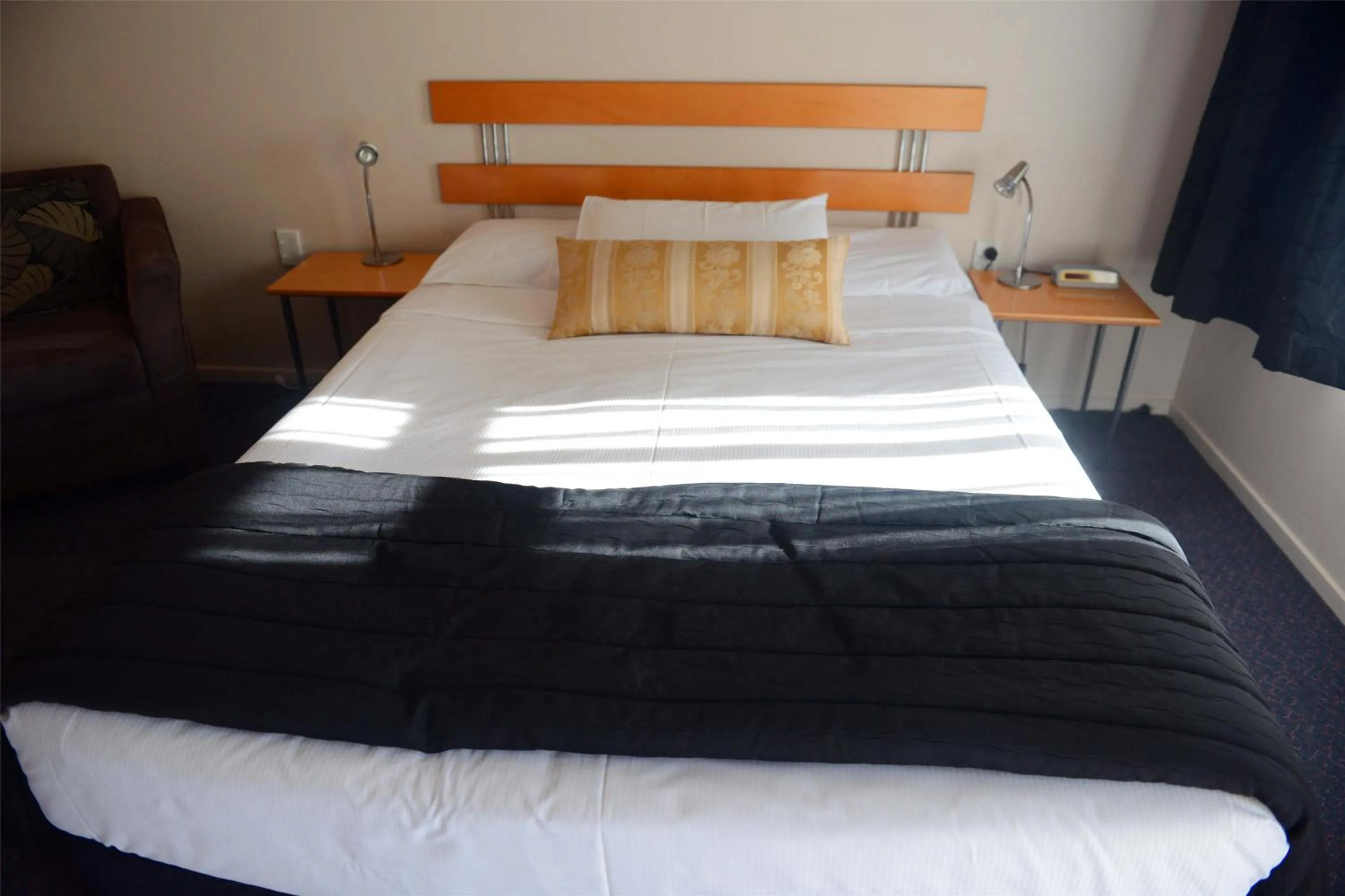 Bed in Victoria Court Motor Lodge - Free Parking