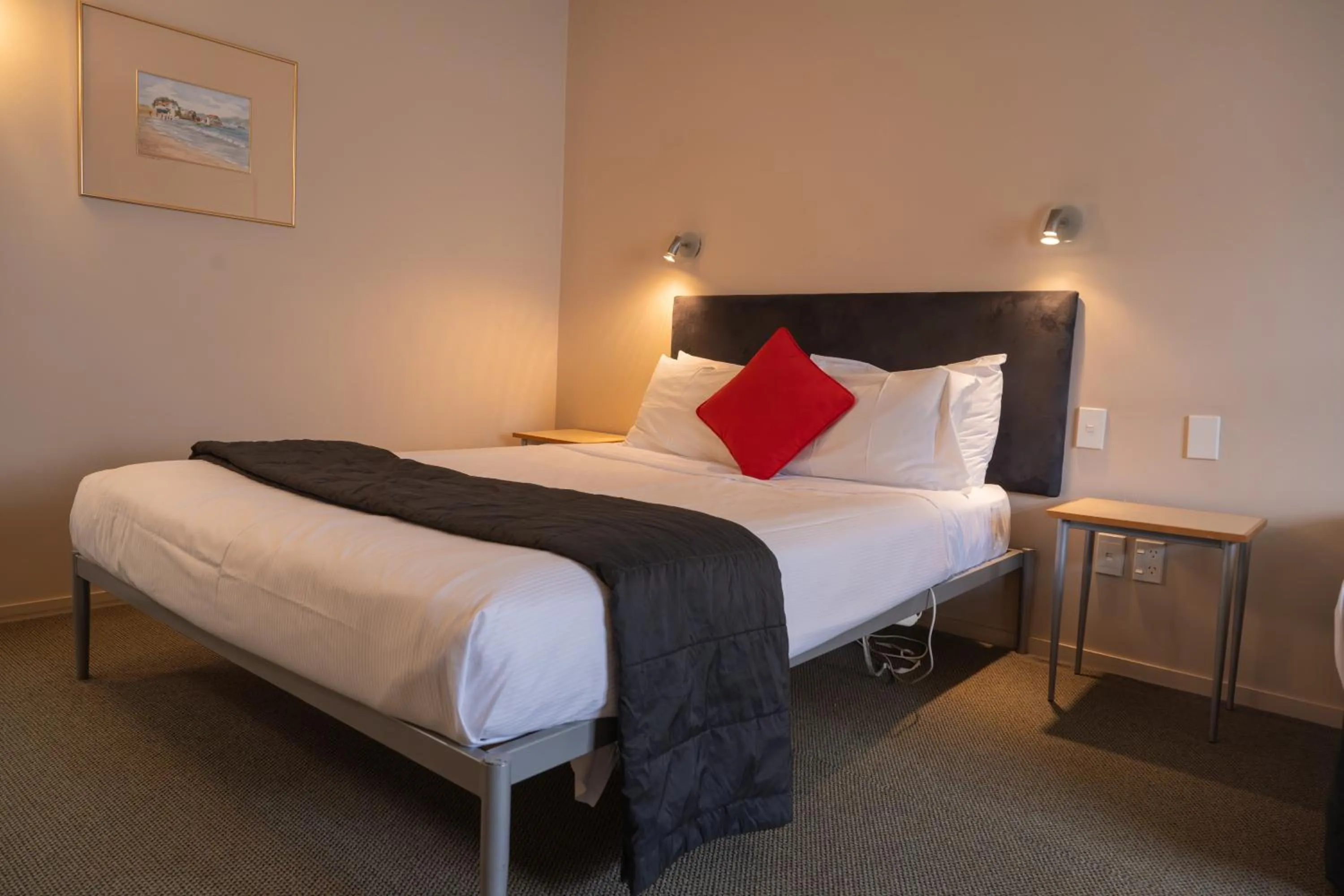 Bed in Victoria Court Motor Lodge - Free Parking