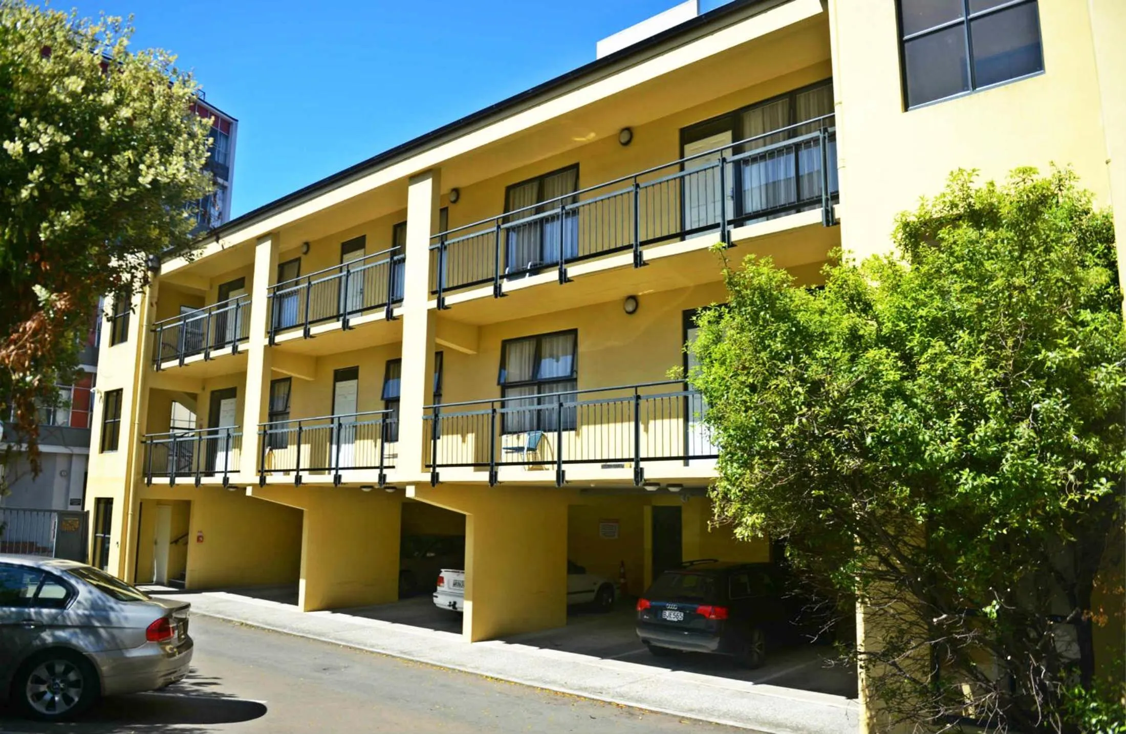 Property building in Victoria Court Motor Lodge - Free Parking
