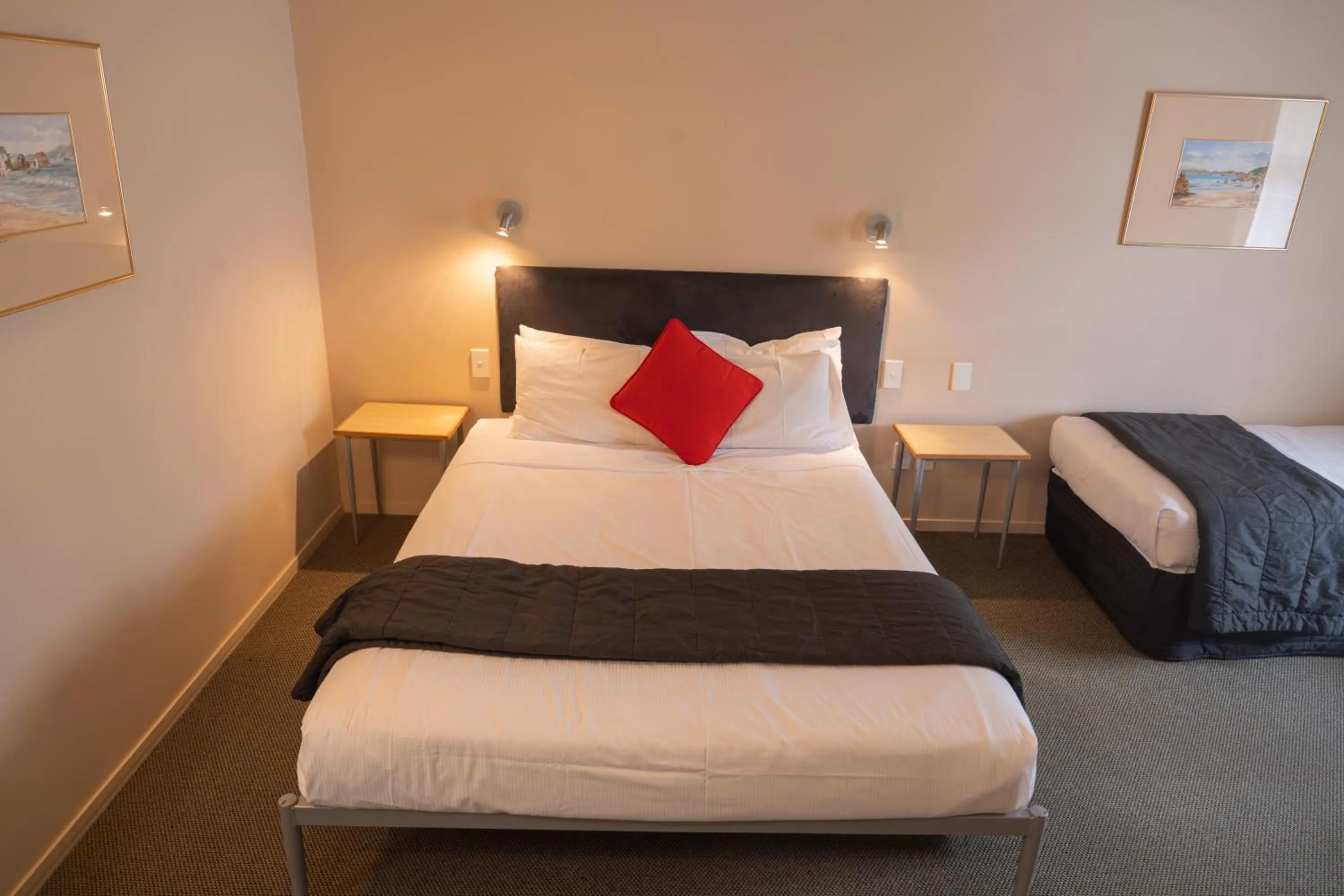 Bed in Victoria Court Motor Lodge - Free Parking