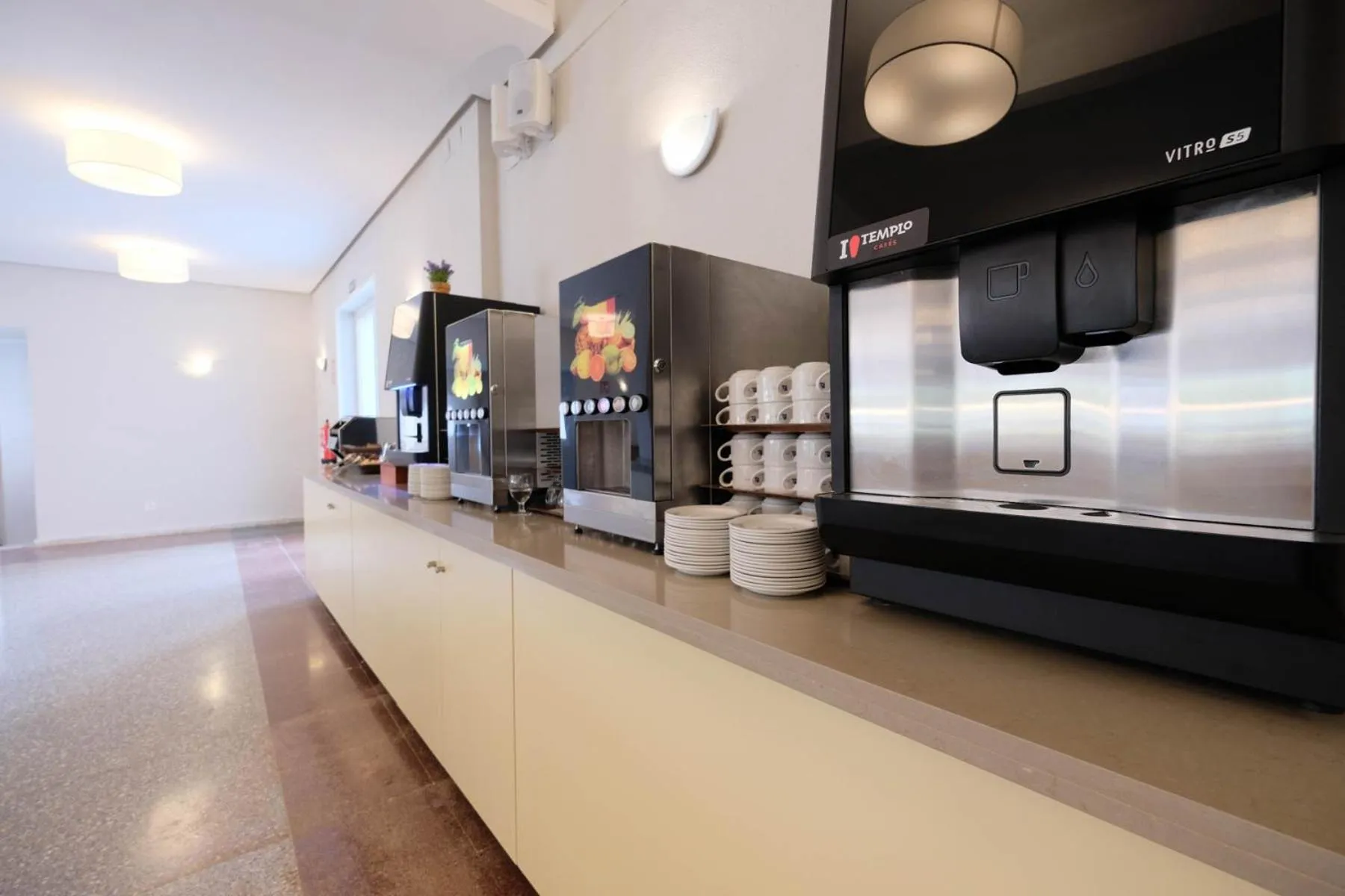 Restaurant/places to eat in azuLine Hotel Palmanova Garden