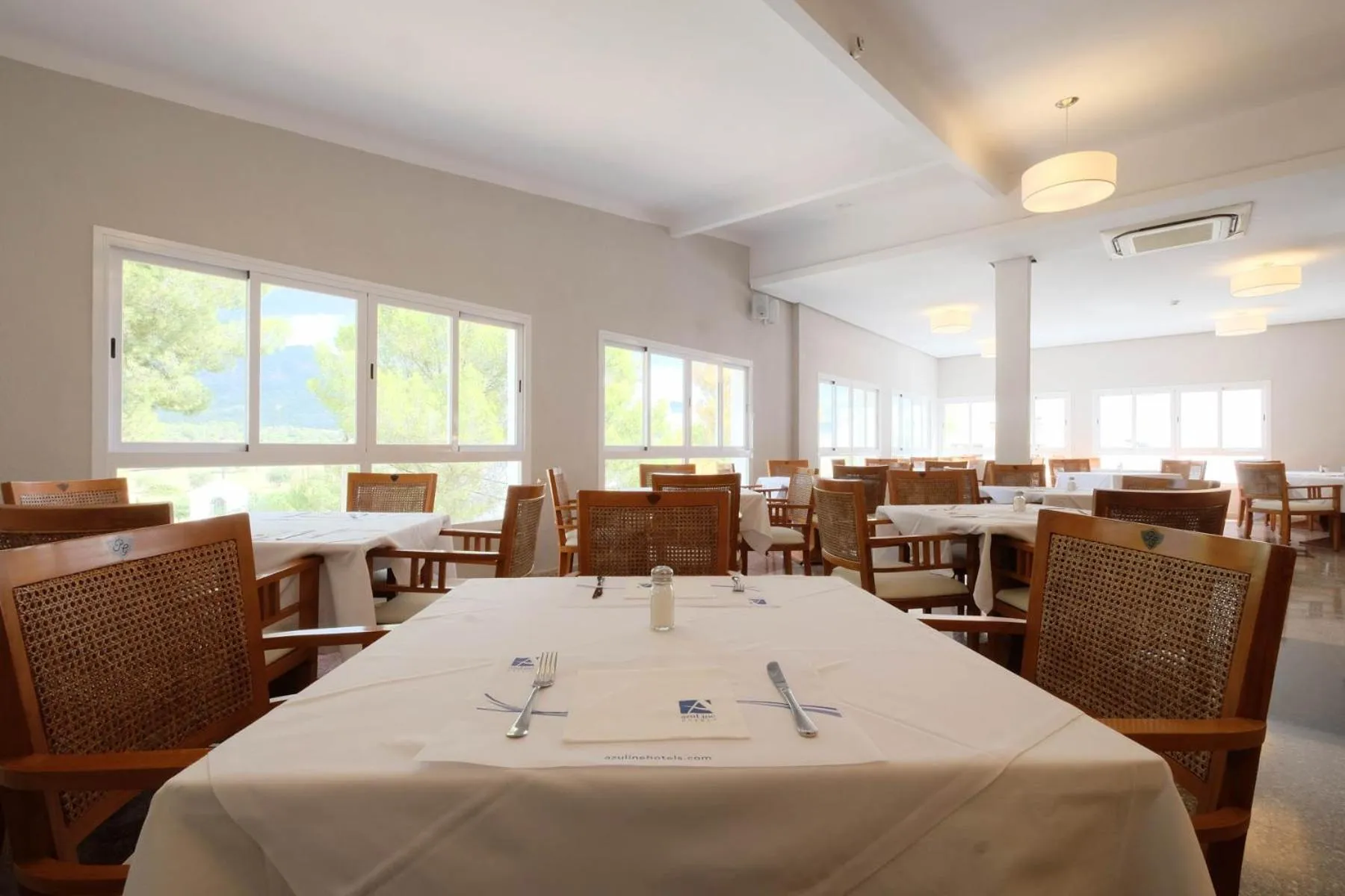 Restaurant/places to eat in azuLine Hotel Palmanova Garden