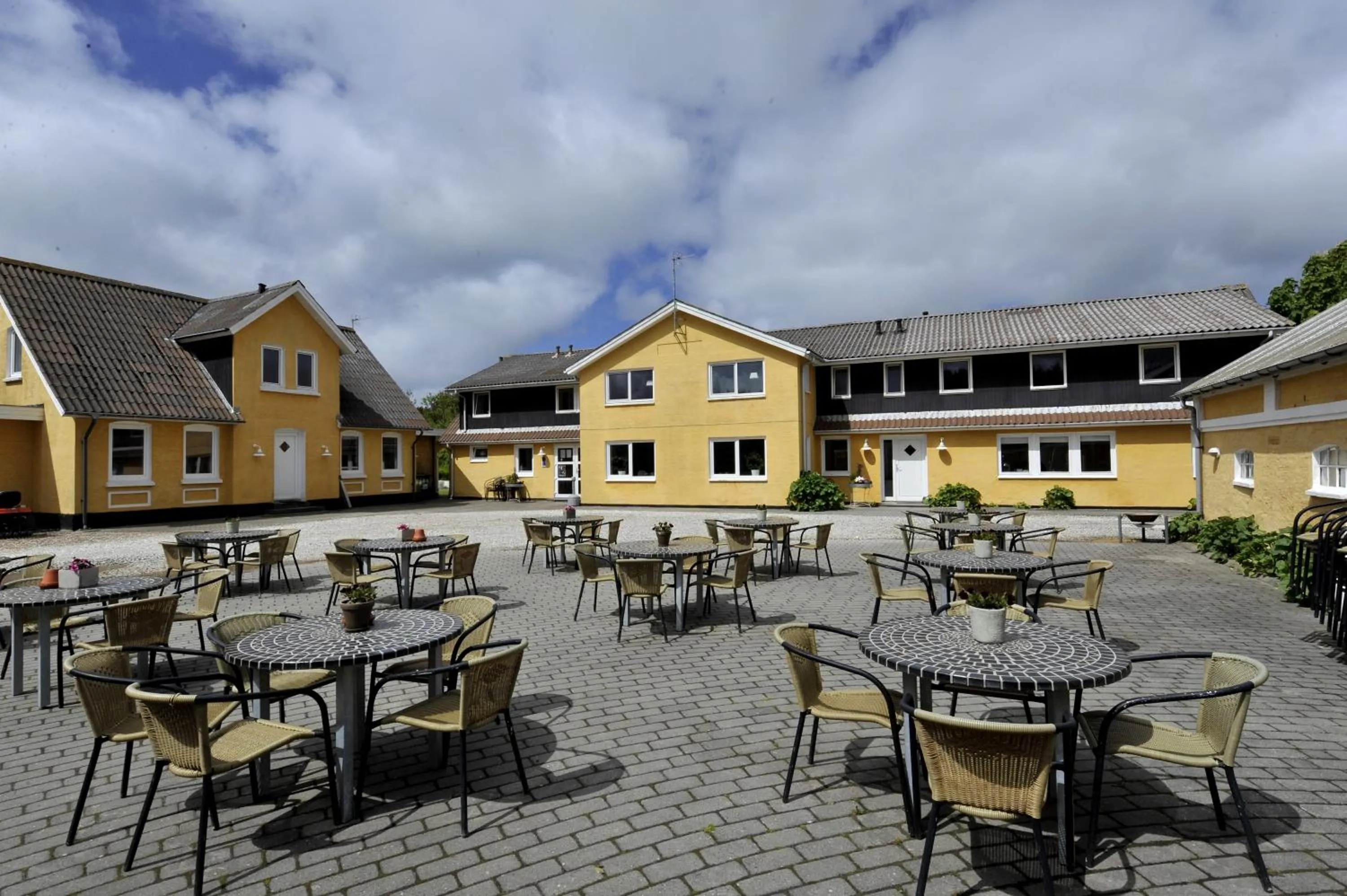 Patio in Hotel Kirkedal B&B
