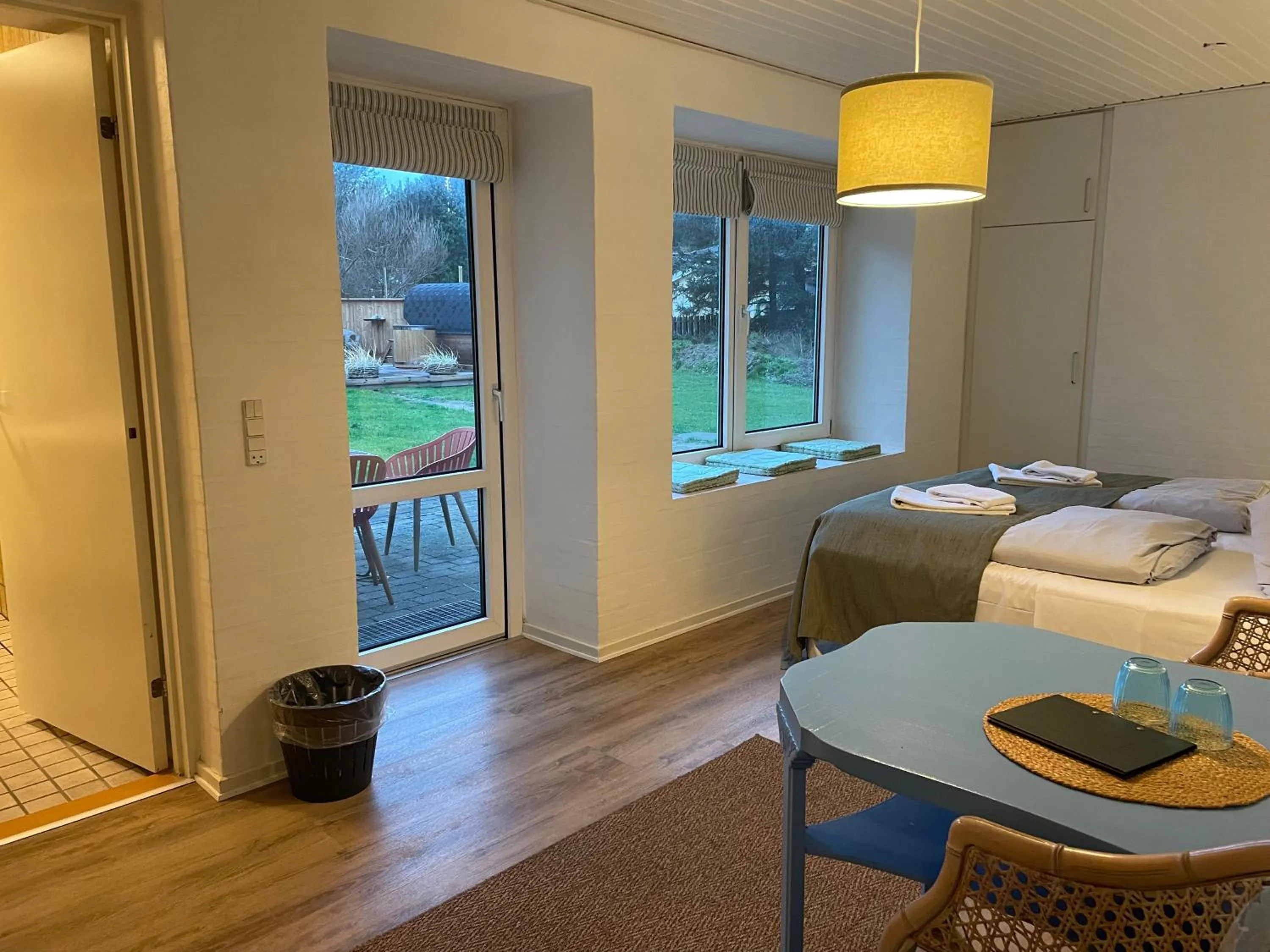 Balcony/Terrace, Bed in Hotel Kirkedal B&B