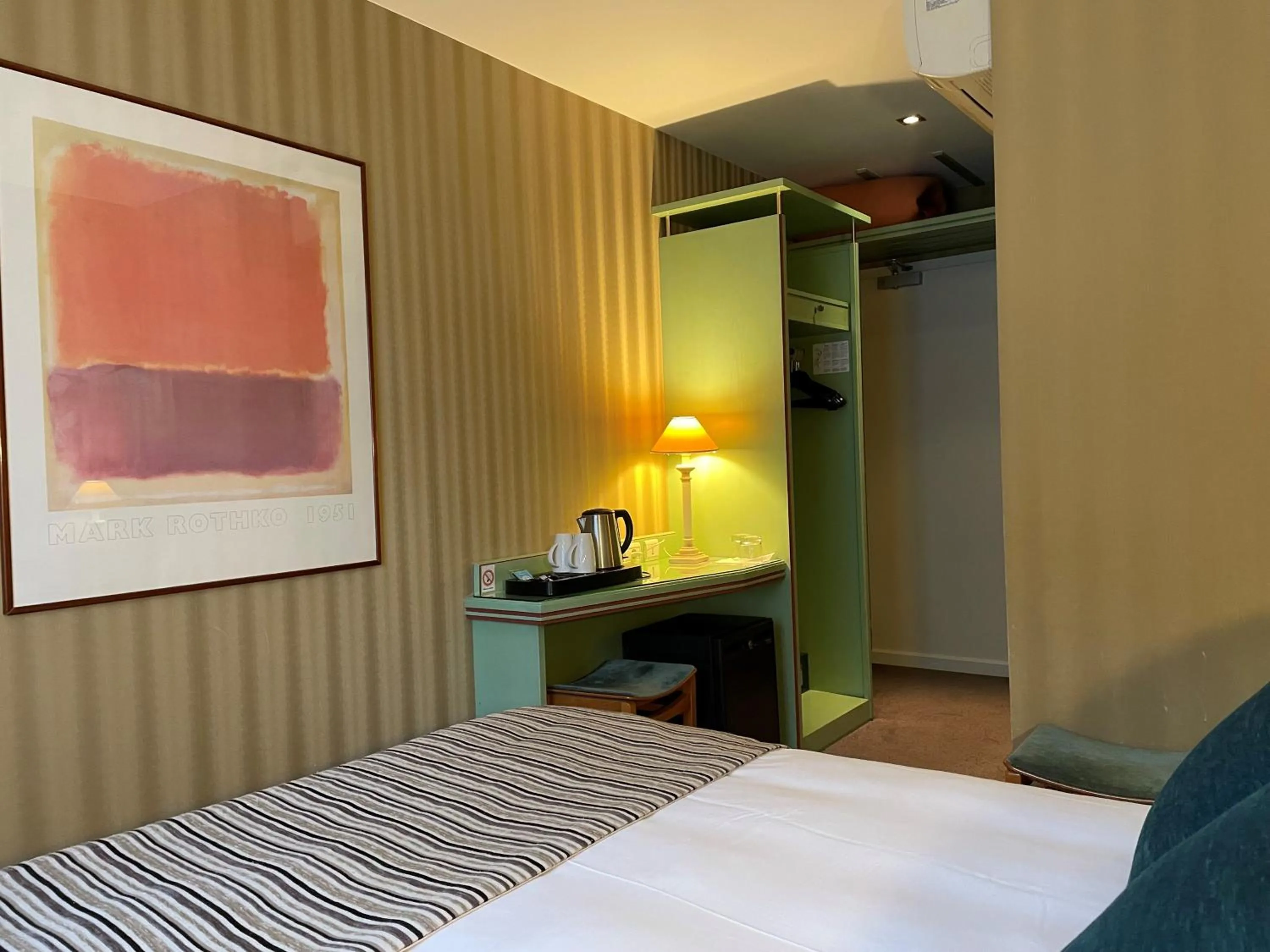 Bed in Hôtel EUROPE