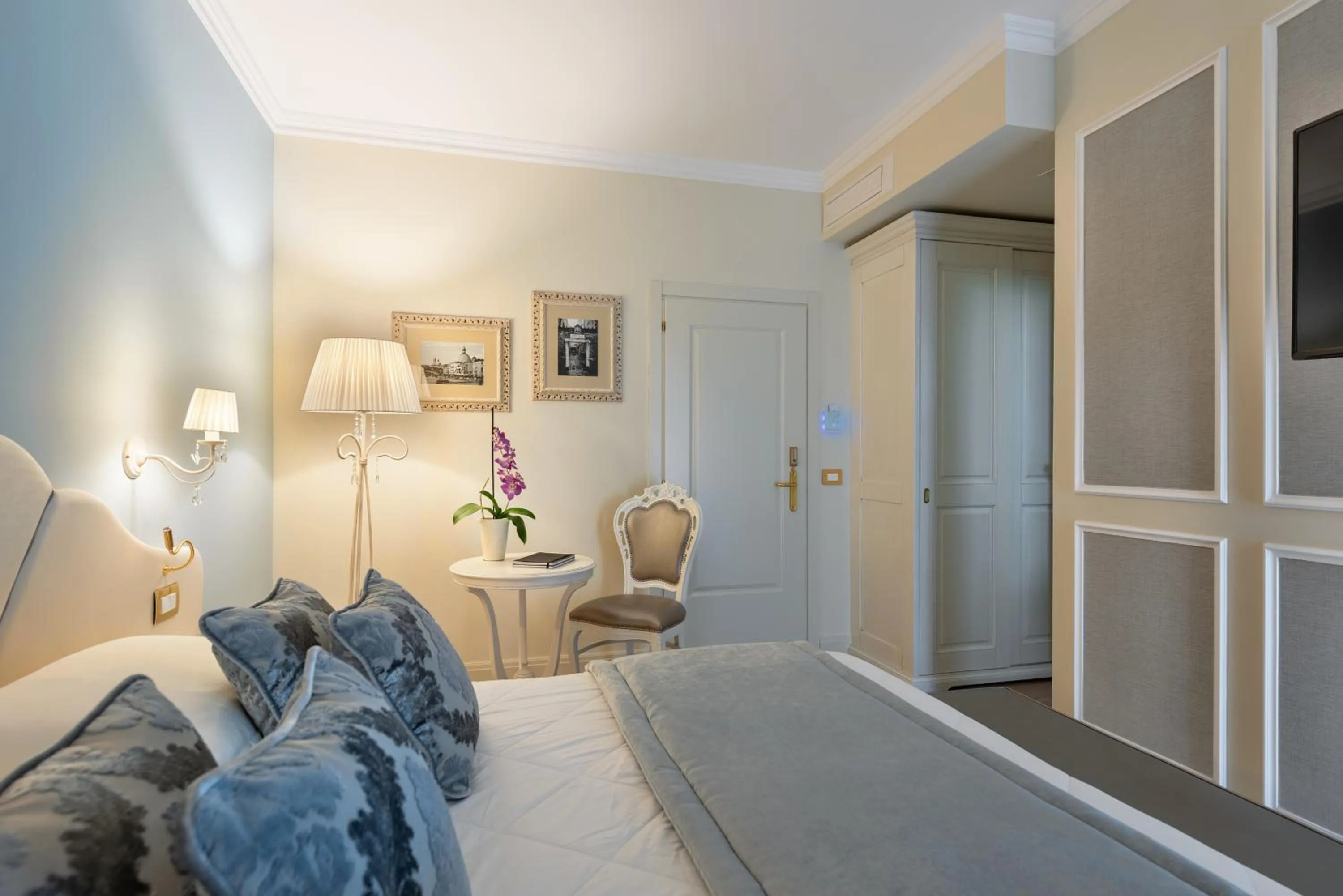 Photo of the whole room, Bed in Hotel Ca' D'Oro Tre Stelle Superior Adults only